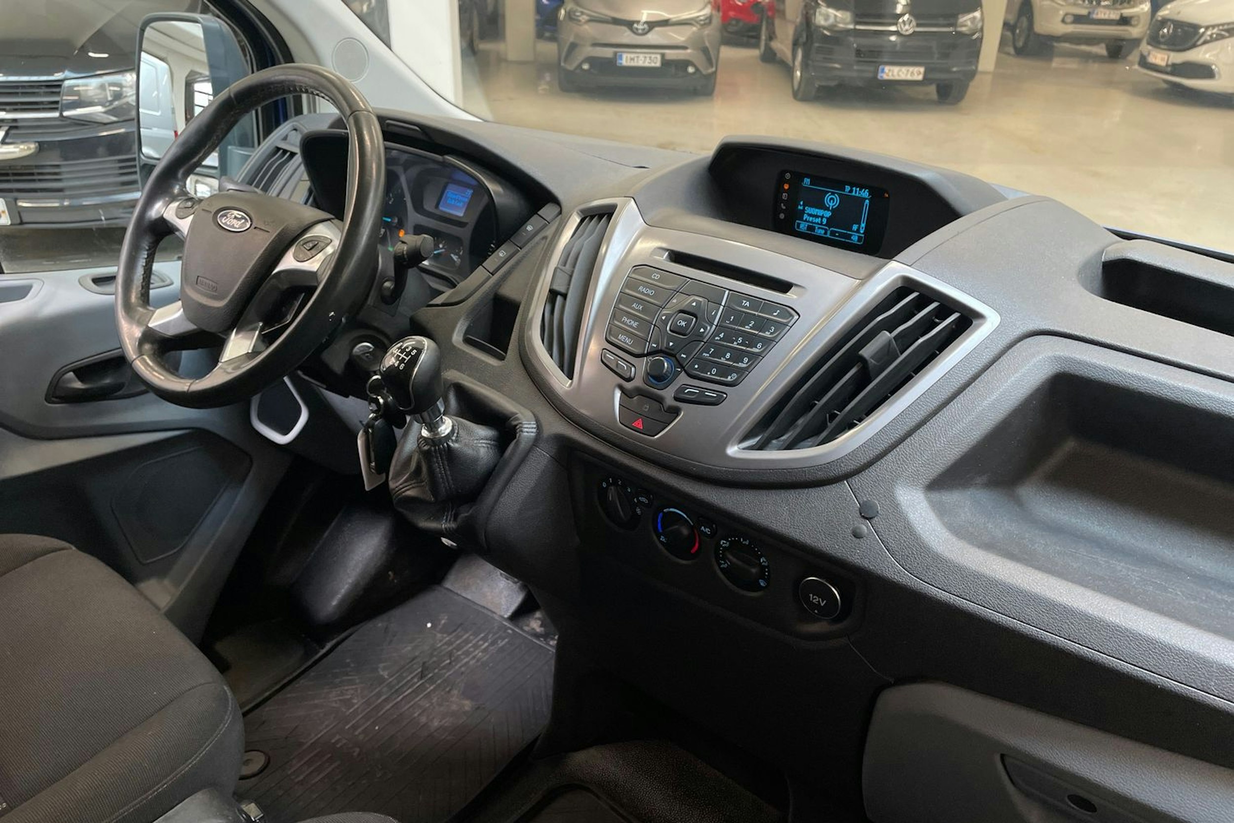 sininen Ford Transit 2015 kuva 13.