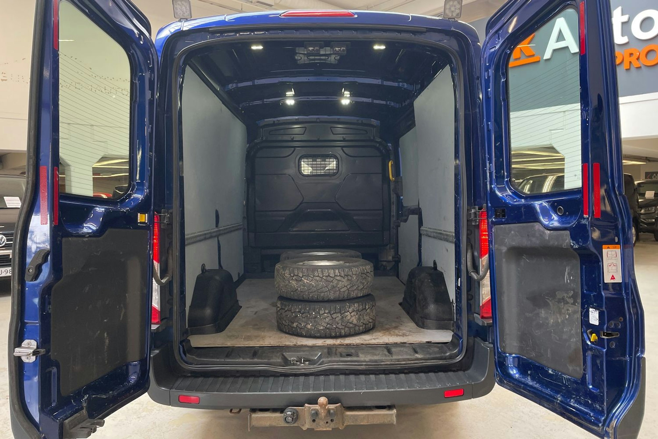 sininen Ford Transit 2015 kuva 16.