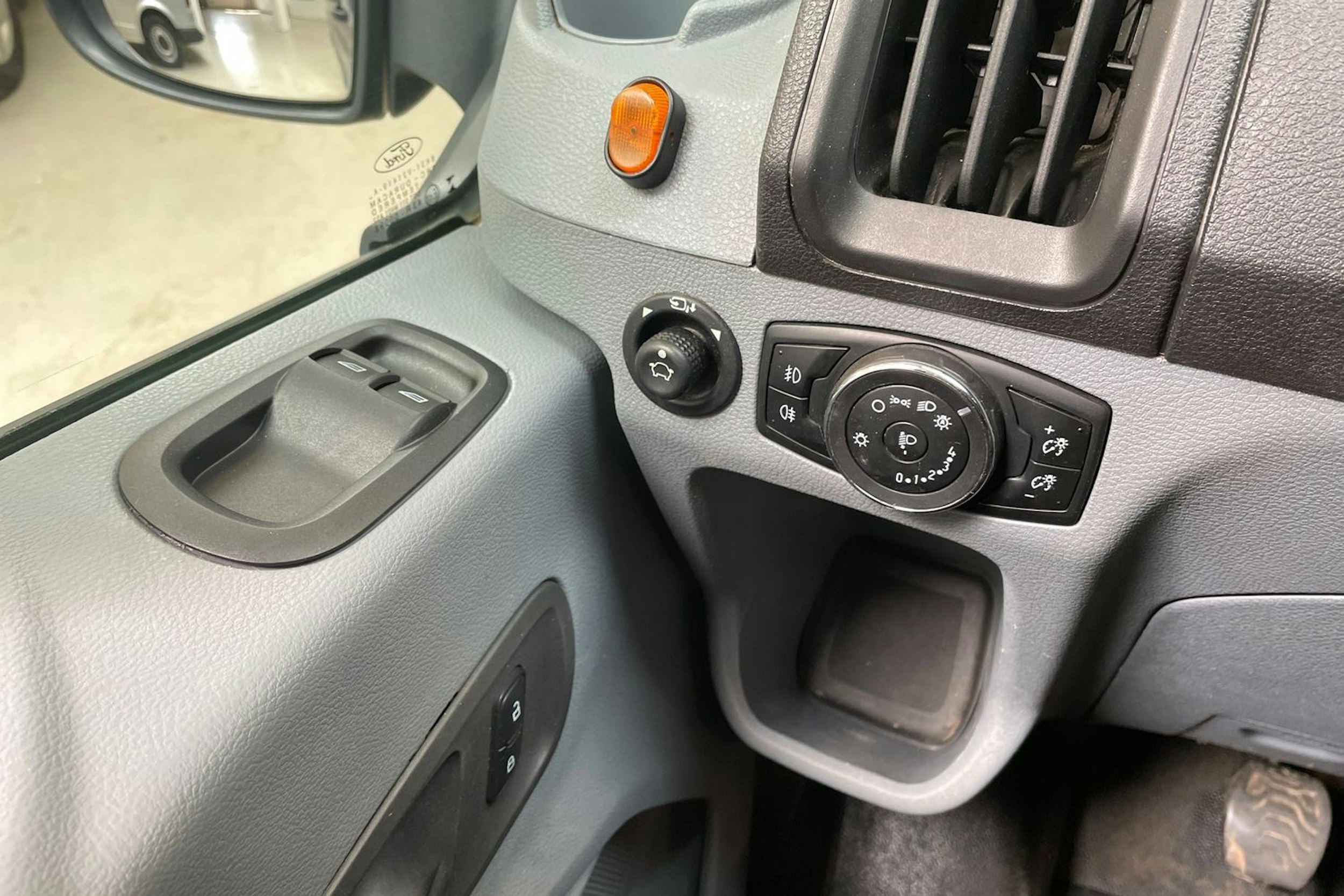 sininen Ford Transit 2015 kuva 21.