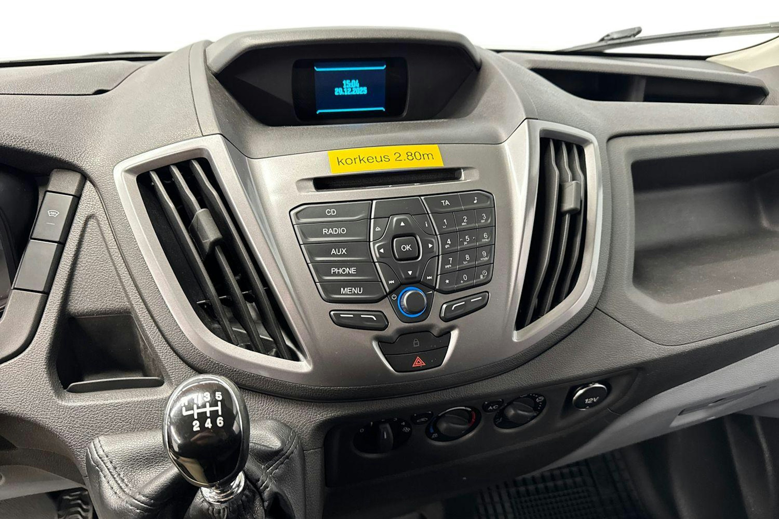 valkoinen Ford Transit 2015 kuva 9.