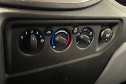 valkoinen Ford Transit 2015 kuva 16.