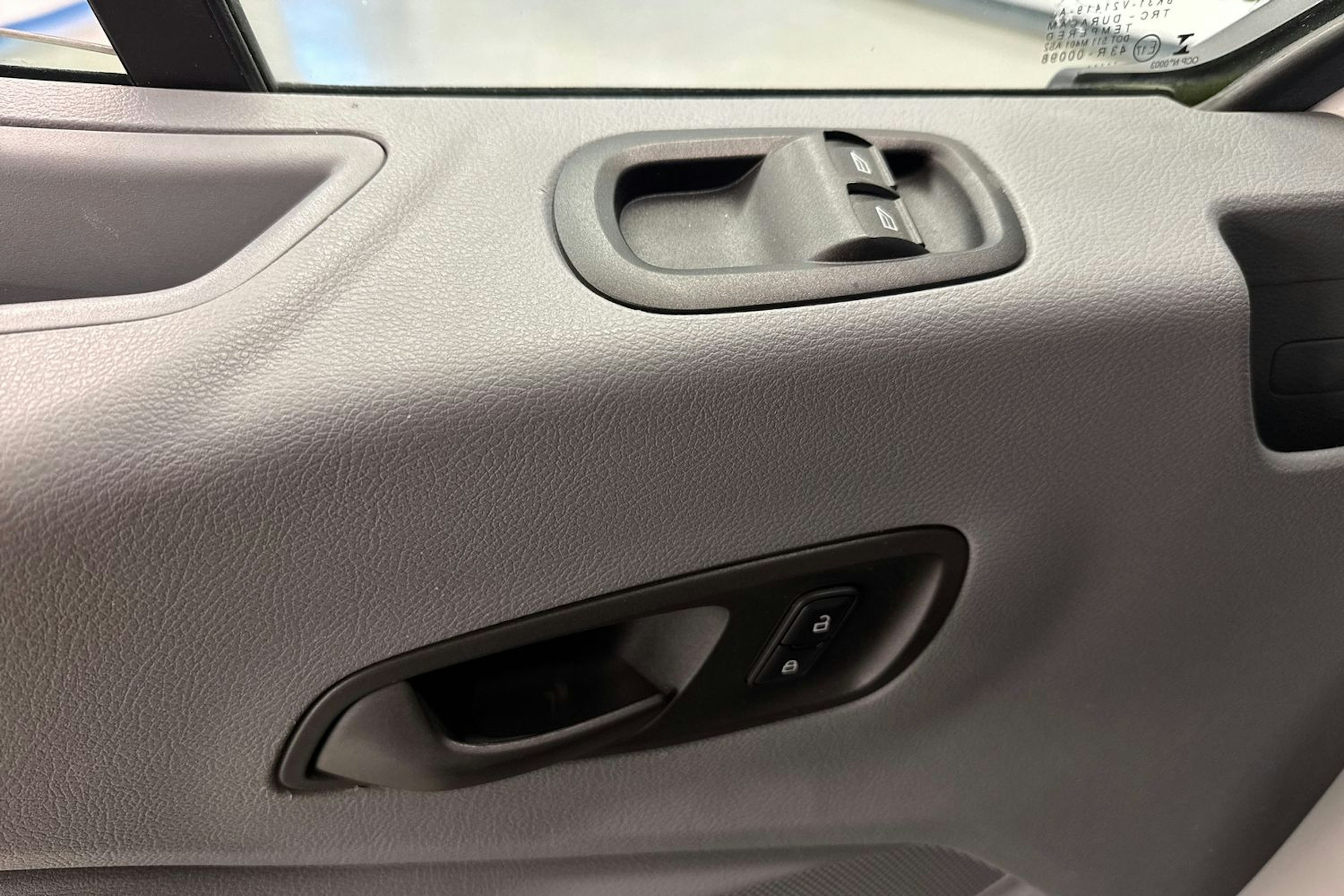 valkoinen Ford Transit 2015 kuva 17.