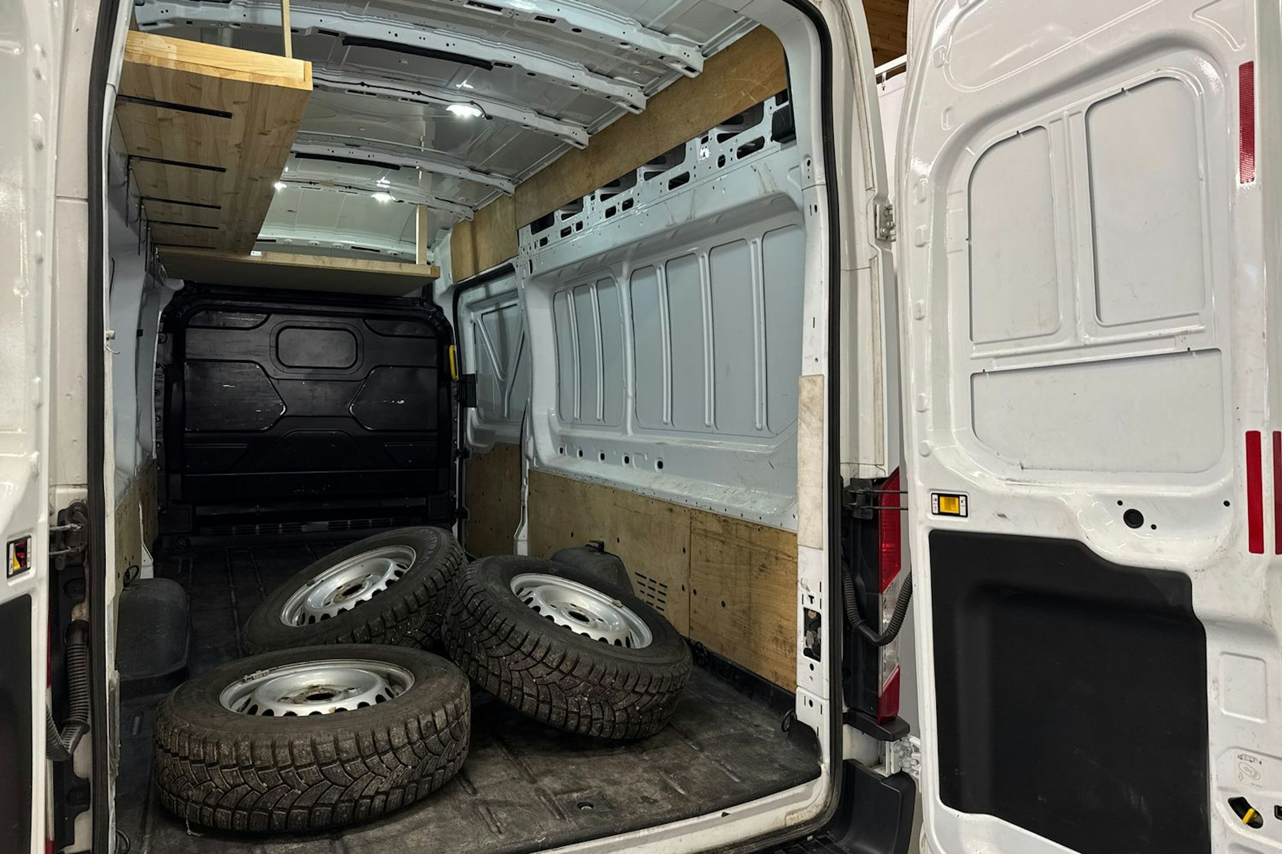 valkoinen Ford Transit 2015 kuva 23.