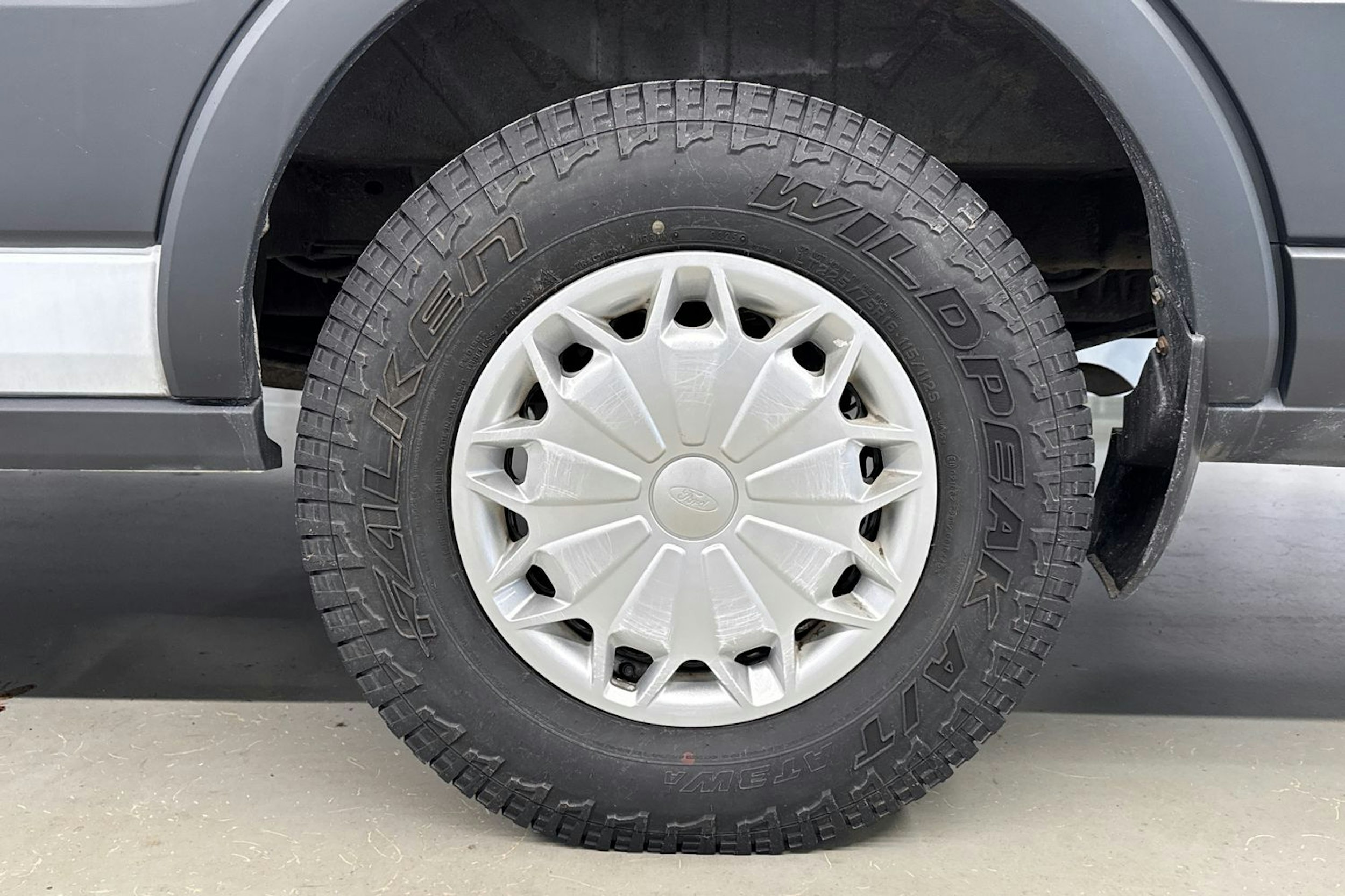 valkoinen Ford Transit 2015 kuva 24.