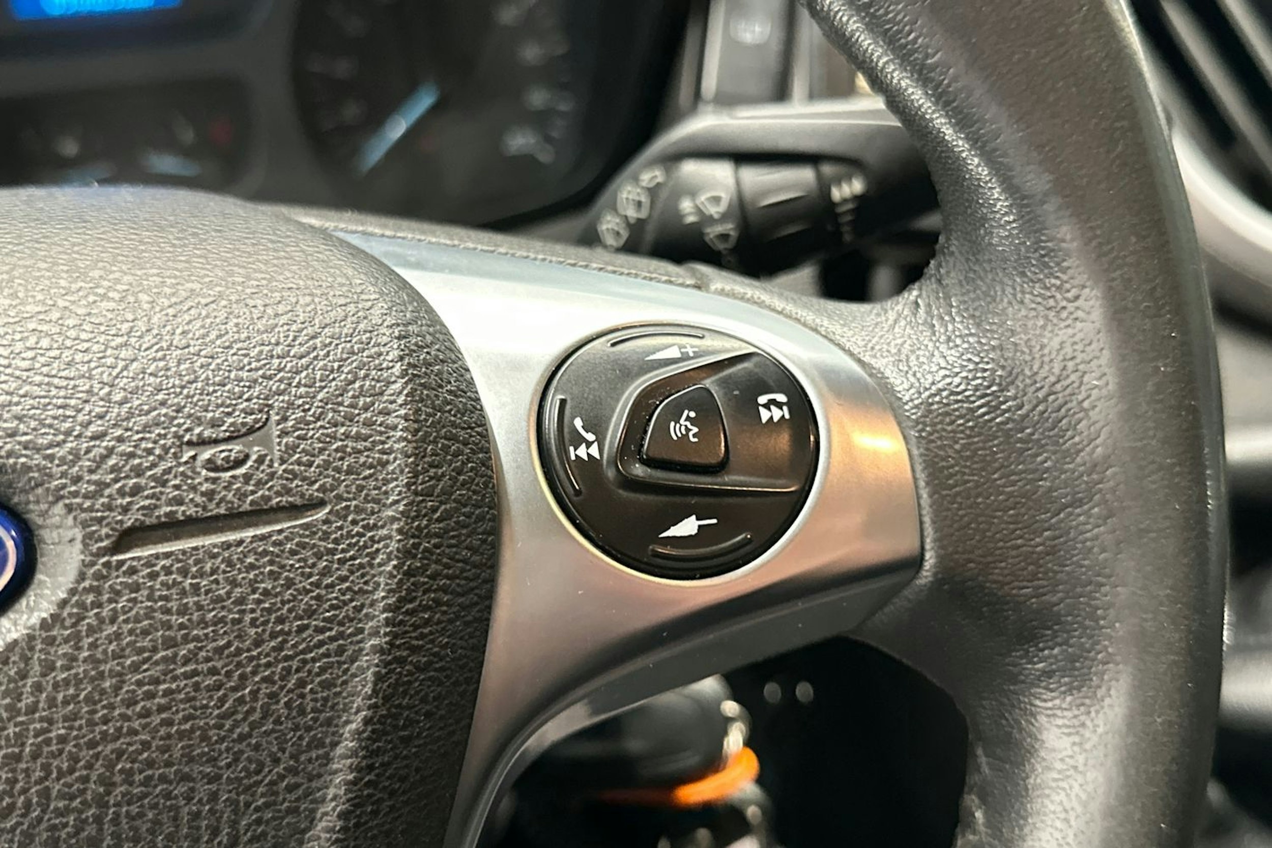 valkoinen Ford Transit 2015 kuva 13.