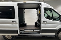 valkoinen Ford Transit 2015 kuva 24.