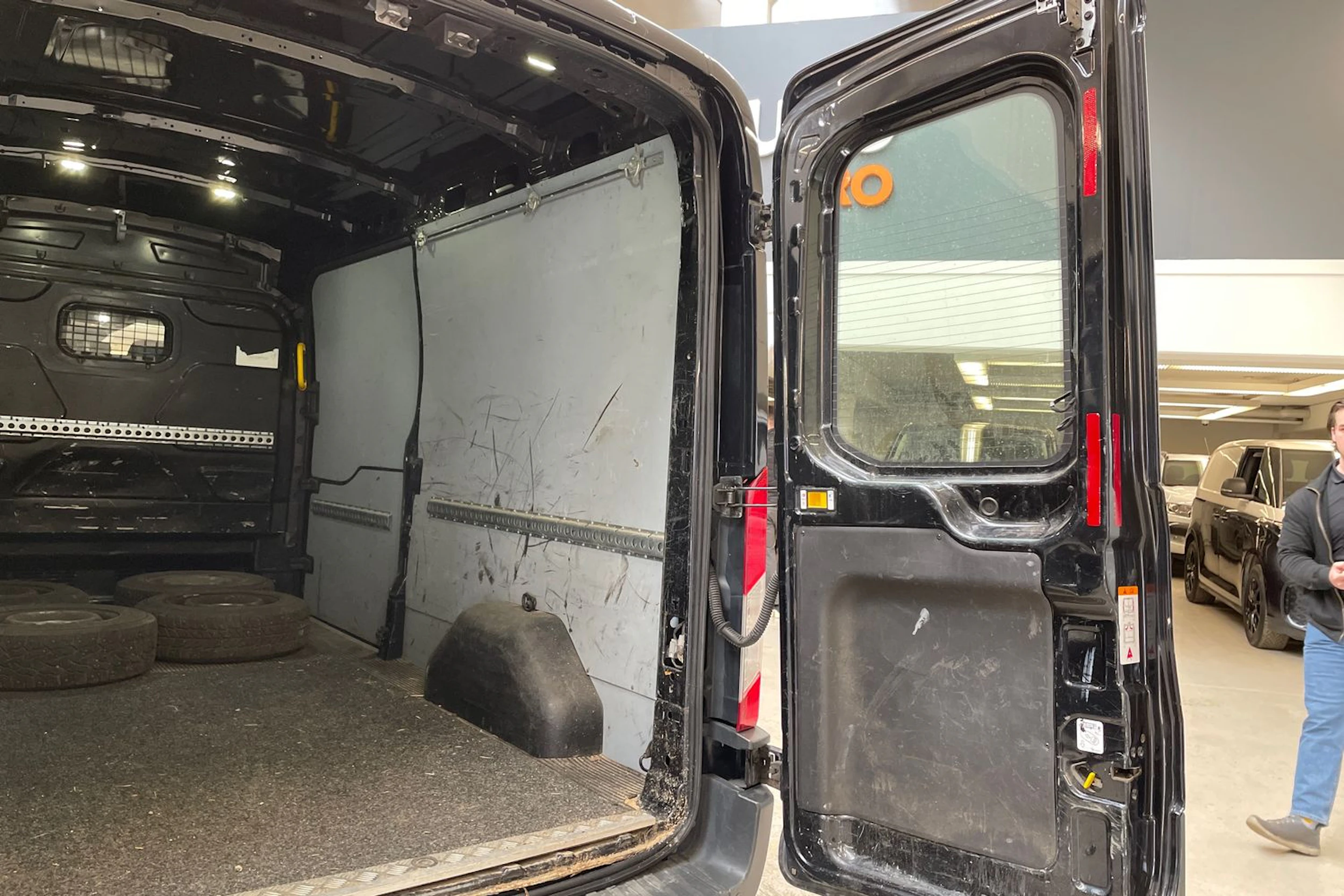 musta Ford Transit 2015 kuva 11.