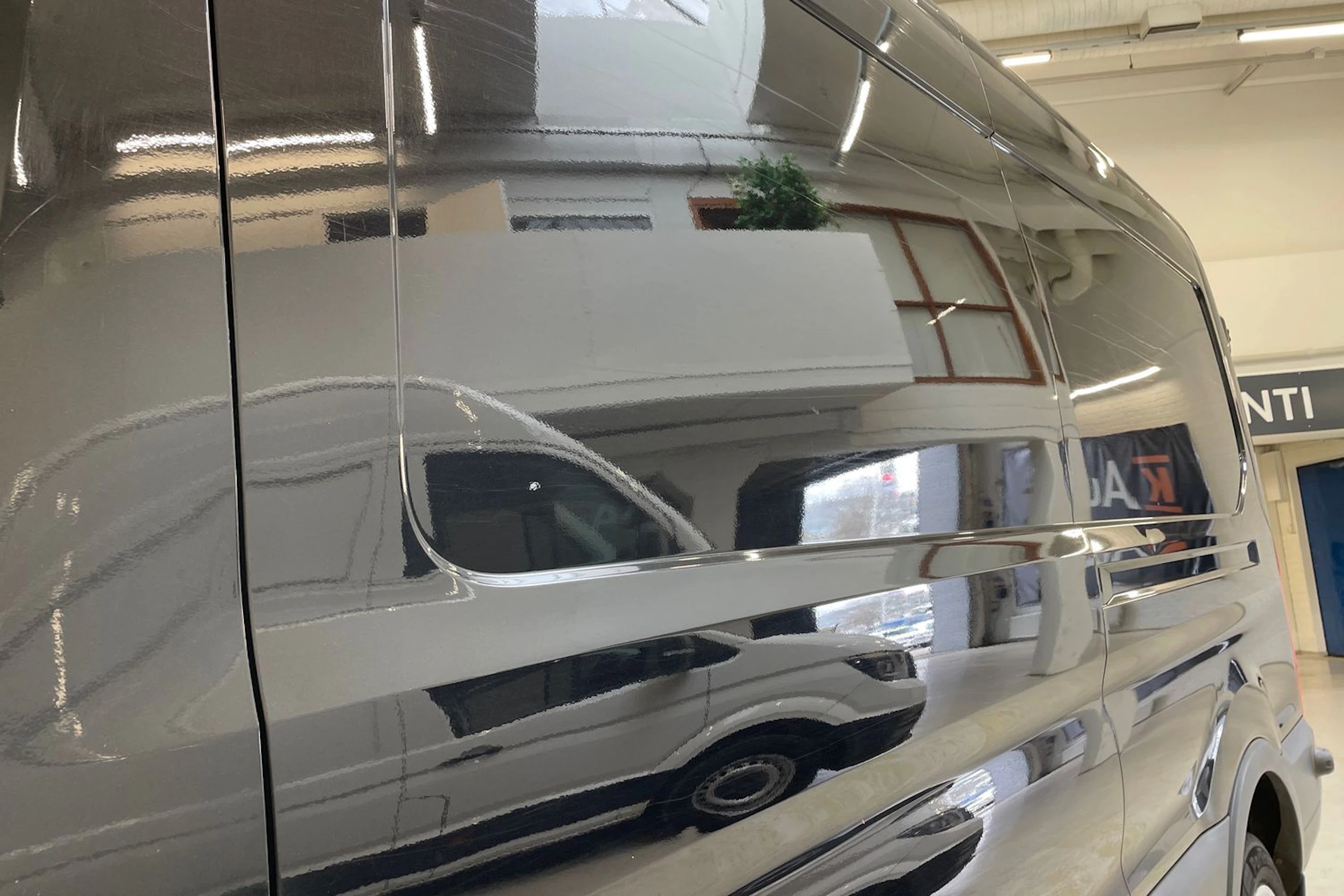 musta Ford Transit 2015 kuva 21.