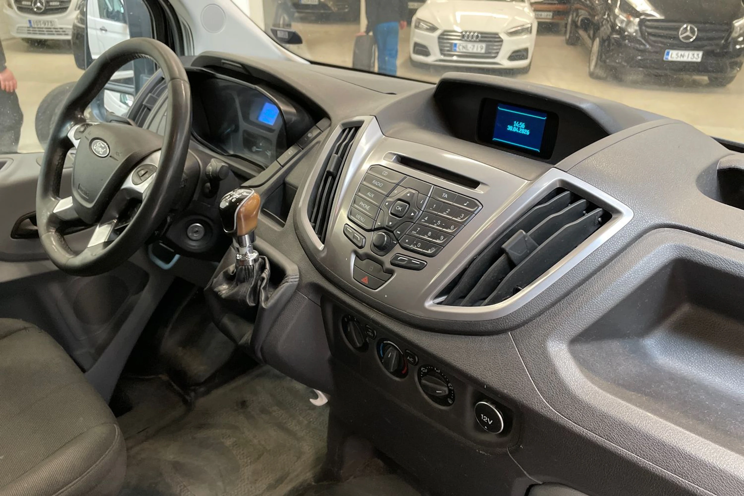 musta Ford Transit 2015 kuva 28.
