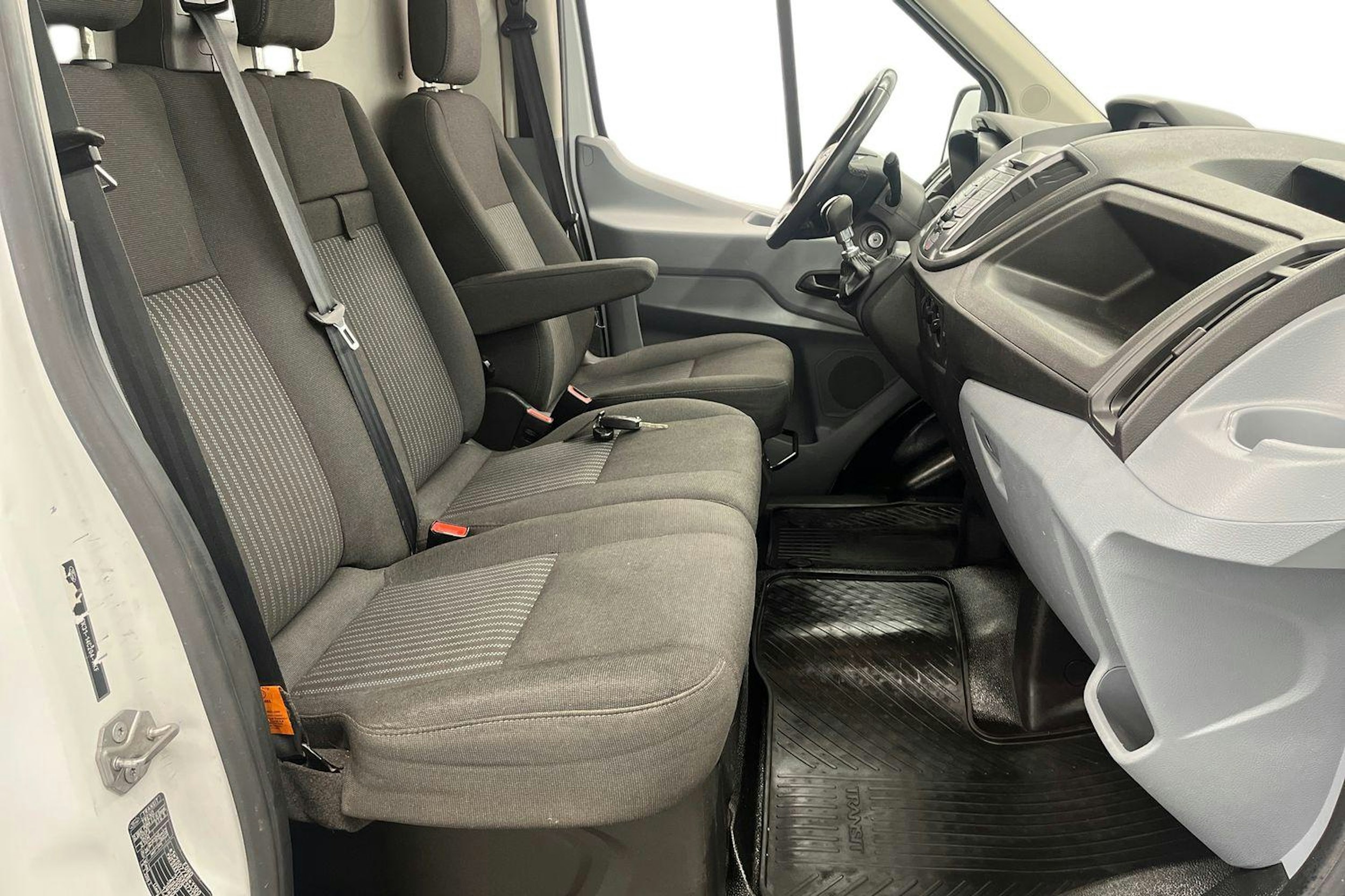 valkoinen Ford Transit 2015 kuva 10.