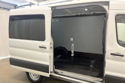 valkoinen Ford Transit 2015 kuva 16.