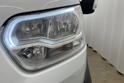 valkoinen Ford Transit 2015 kuva 18.