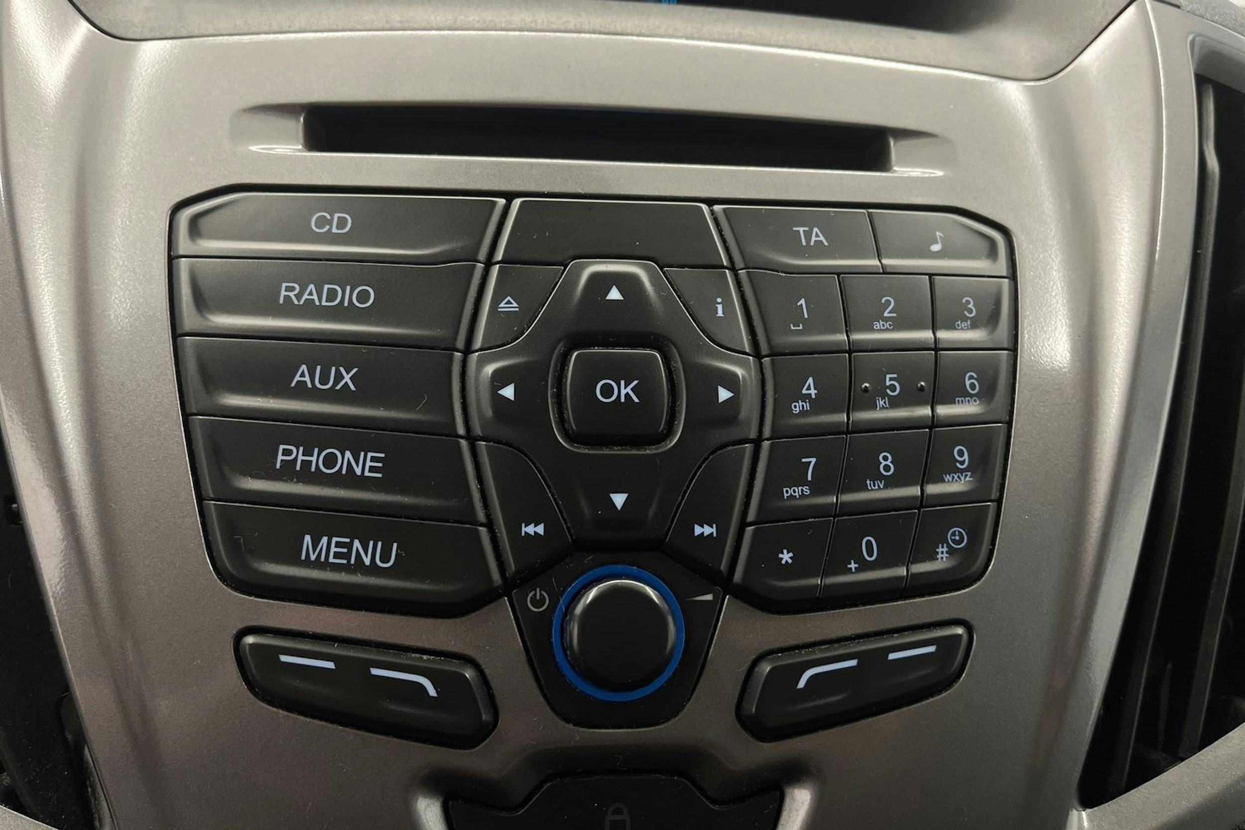 valkoinen Ford Transit 2015 kuva 26.