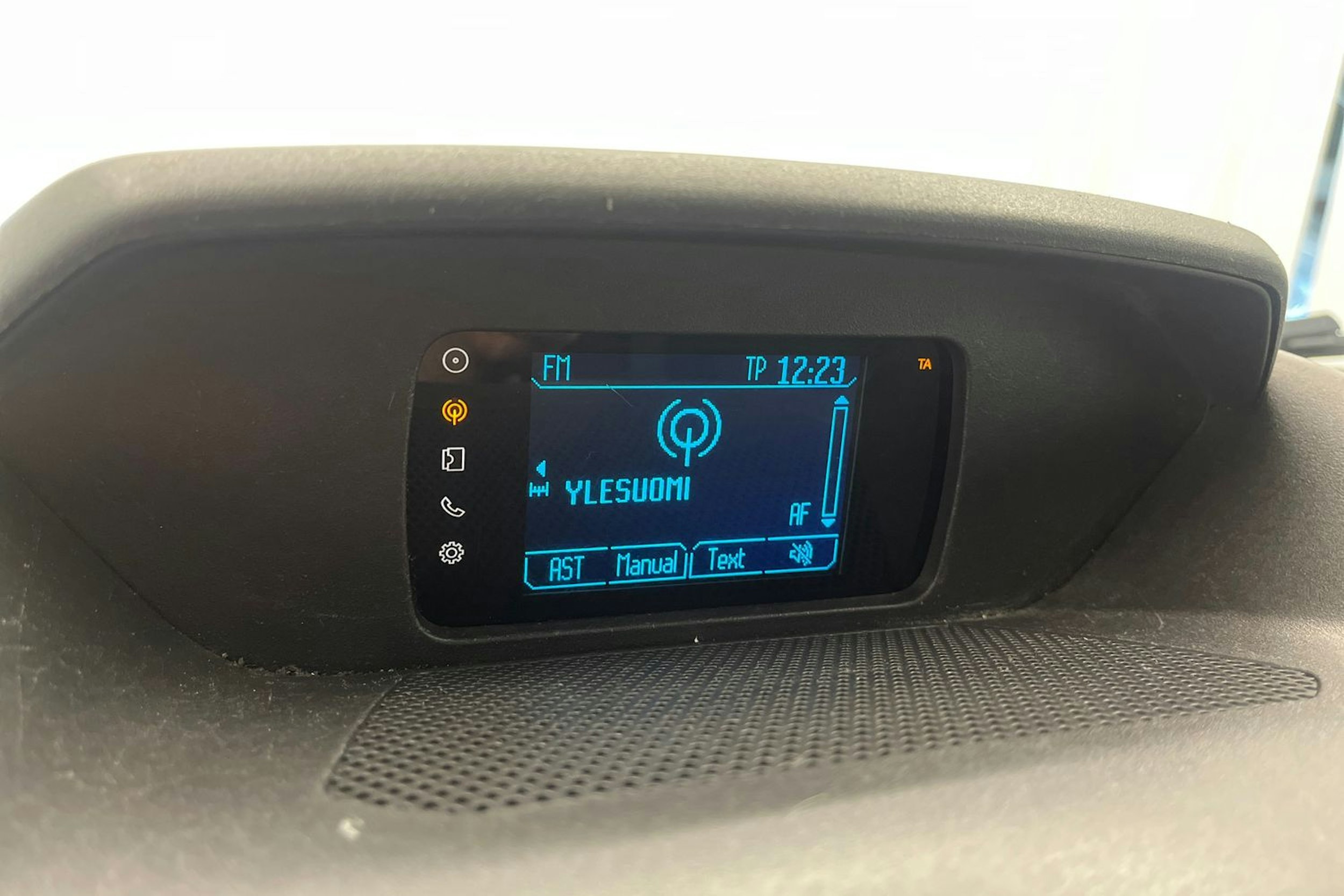 valkoinen Ford Transit 2015 kuva 27.