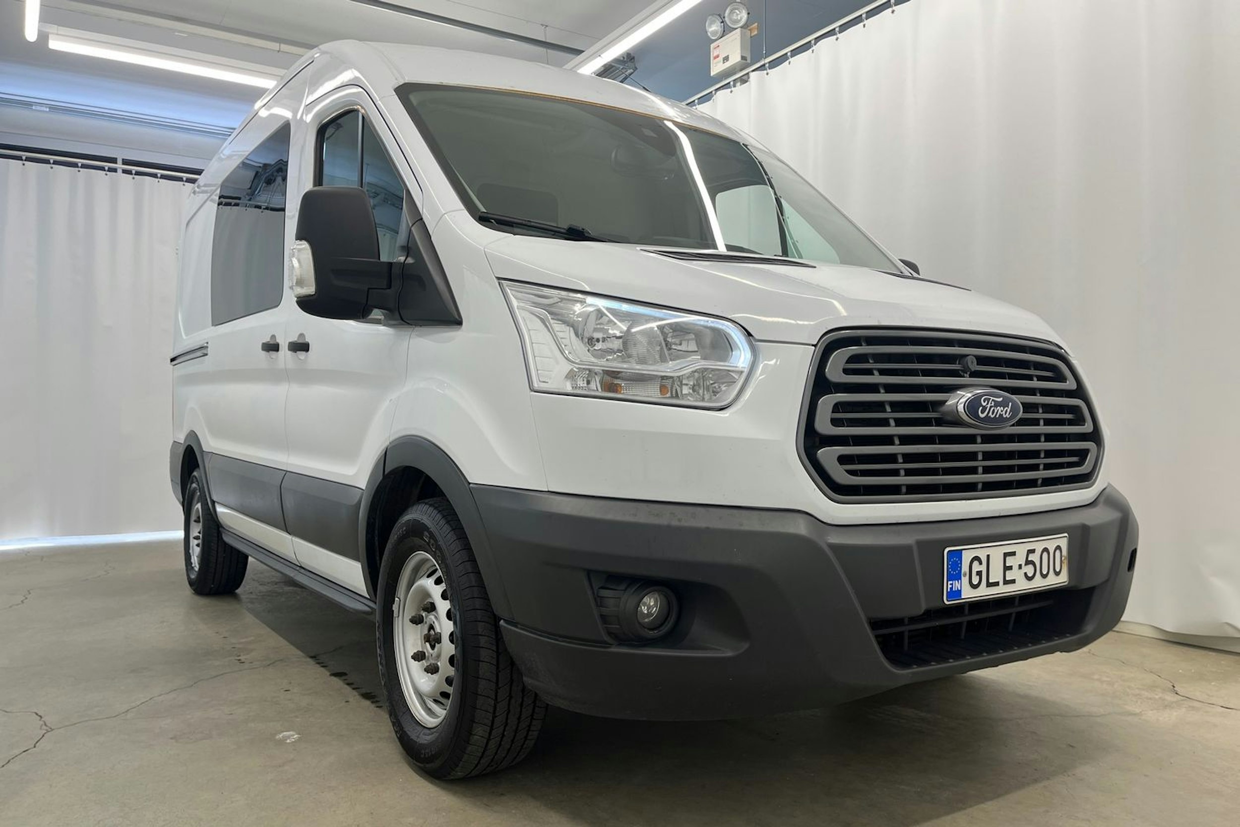 valkoinen Ford Transit 2015 kuva 32.