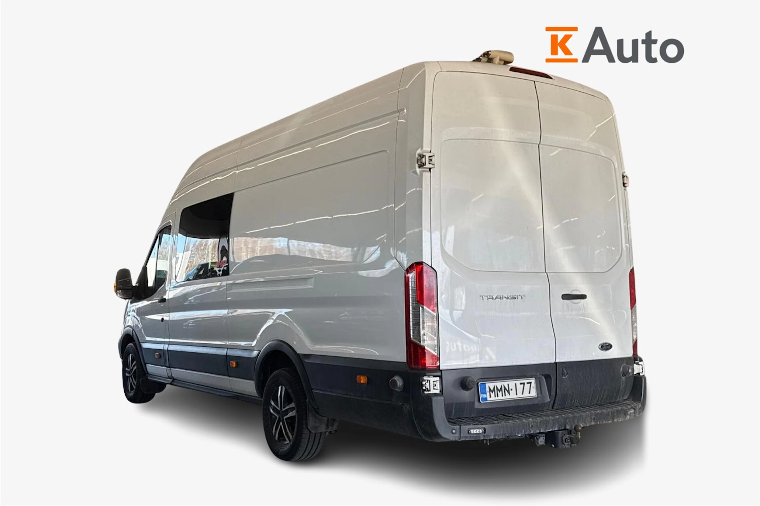 valkoinen Ford Transit 2015 kuva 2.