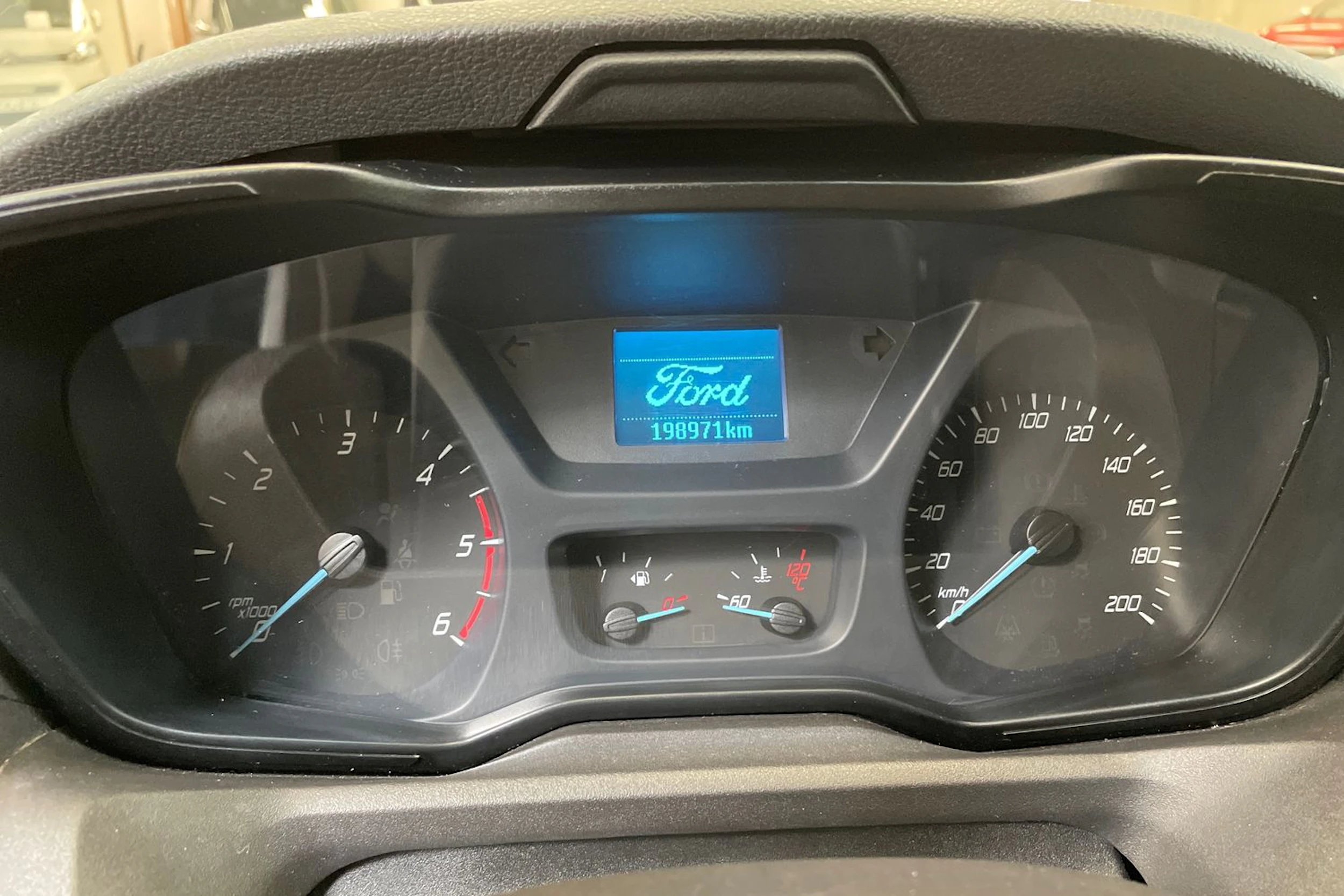 valkoinen Ford Transit 2015 kuva 13.