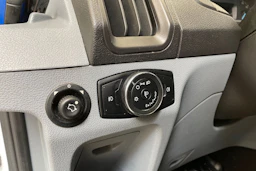 valkoinen Ford Transit 2015 kuva 16.