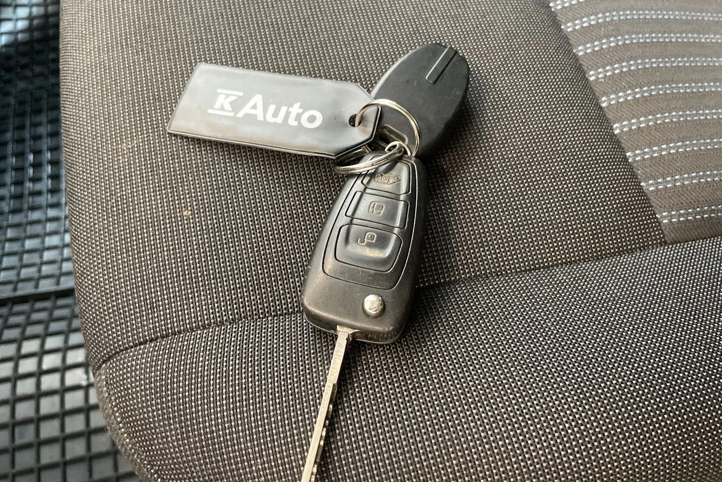 valkoinen Ford Transit 2015 kuva 18.