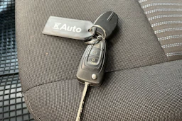 valkoinen Ford Transit 2015 kuva 18.