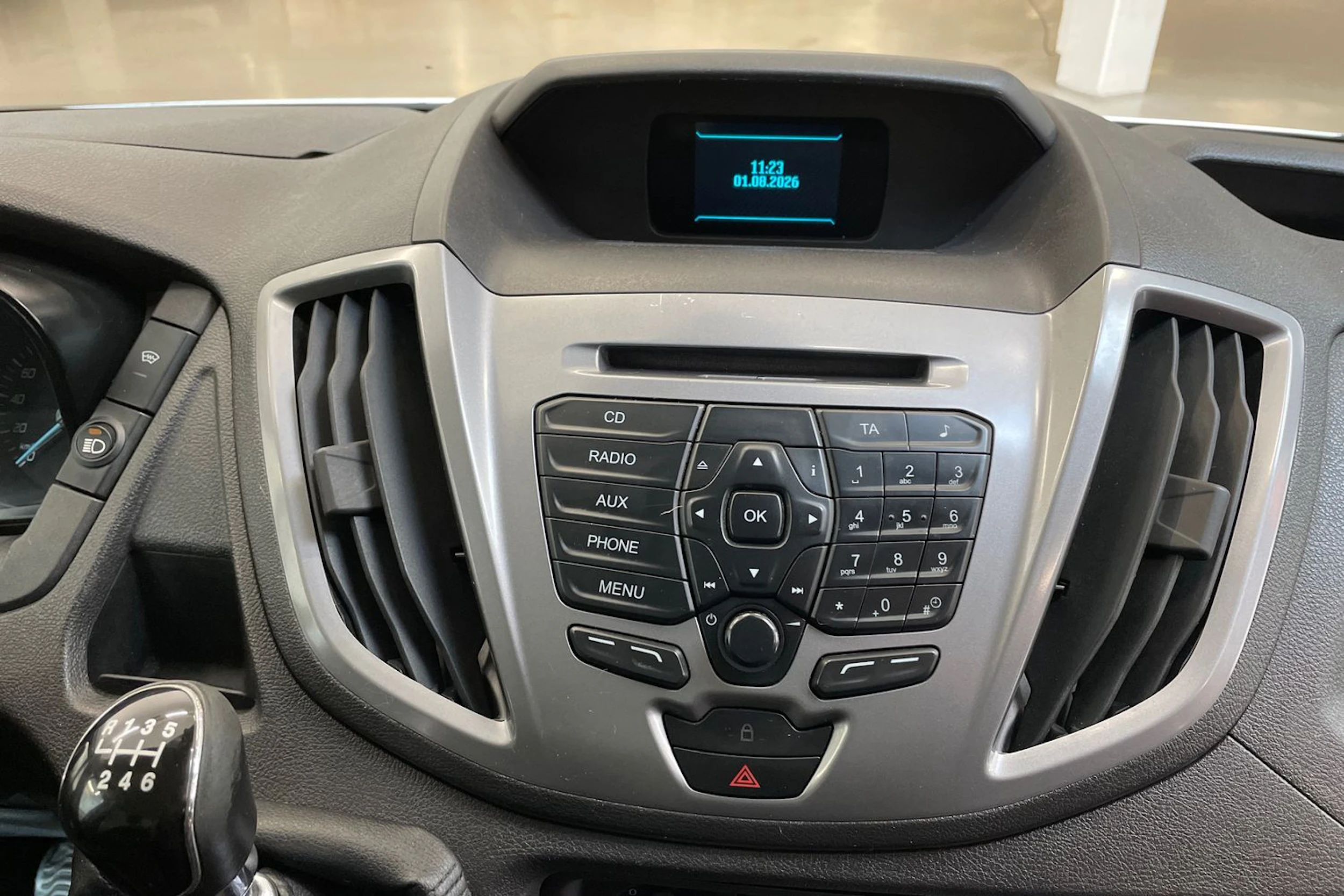 valkoinen Ford Transit 2015 kuva 24.