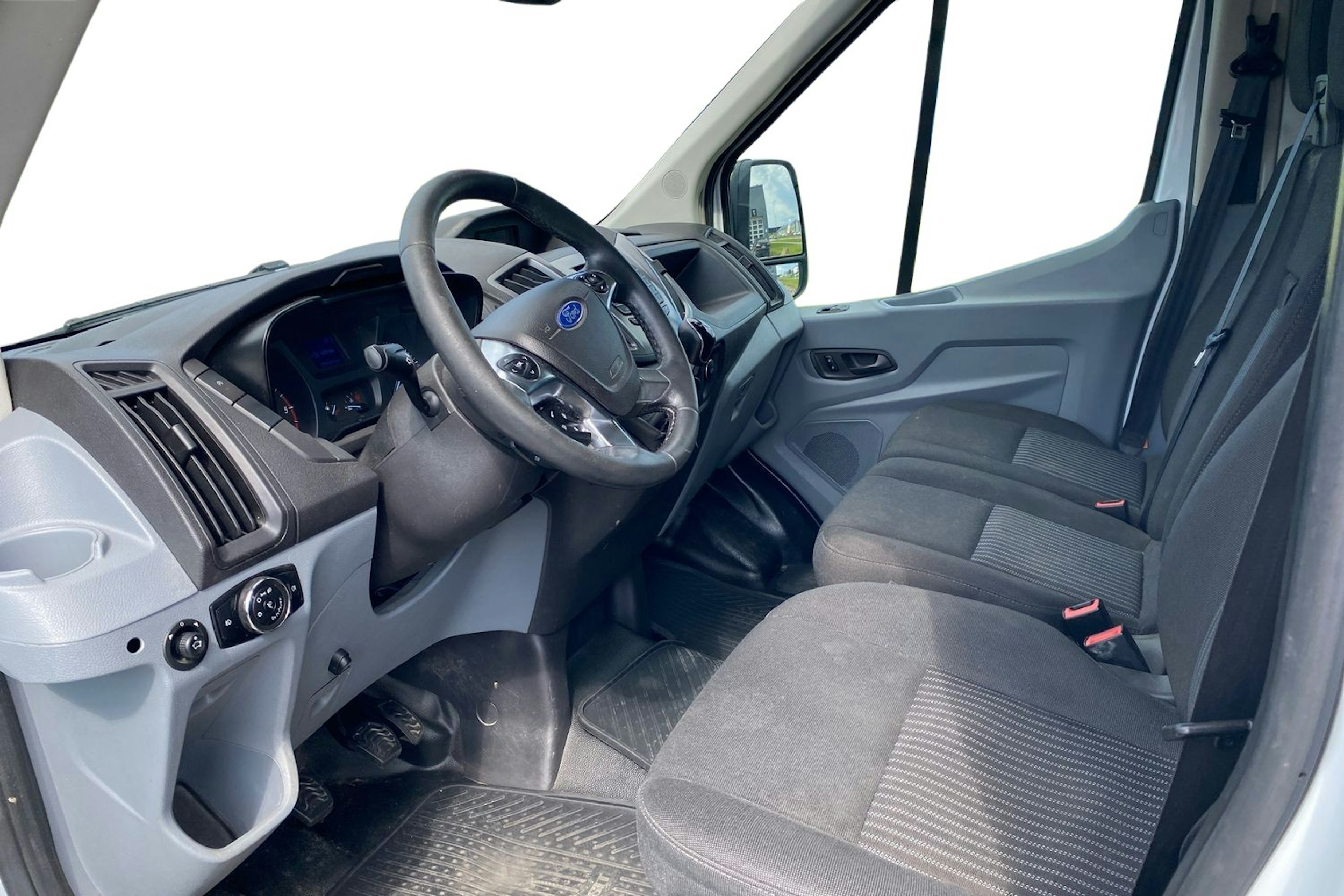 valkoinen Ford Transit 2015 kuva 3.