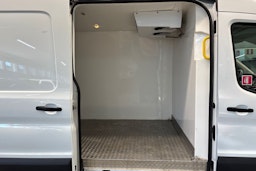 valkoinen Ford Transit 2015 kuva 13.