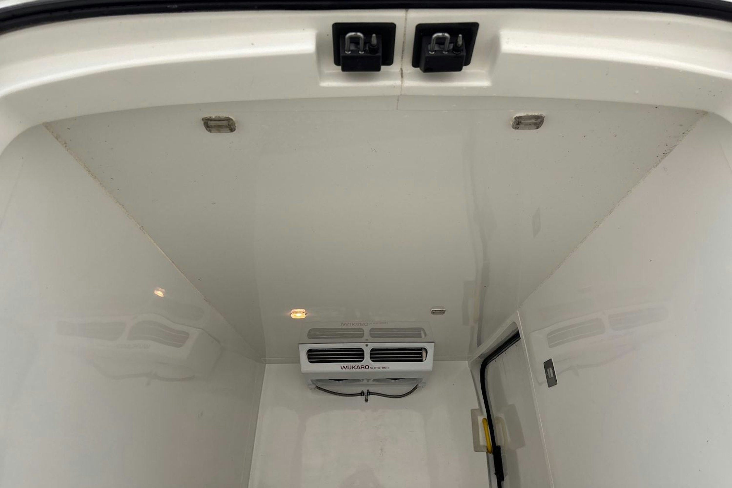 valkoinen Ford Transit 2015 kuva 17.