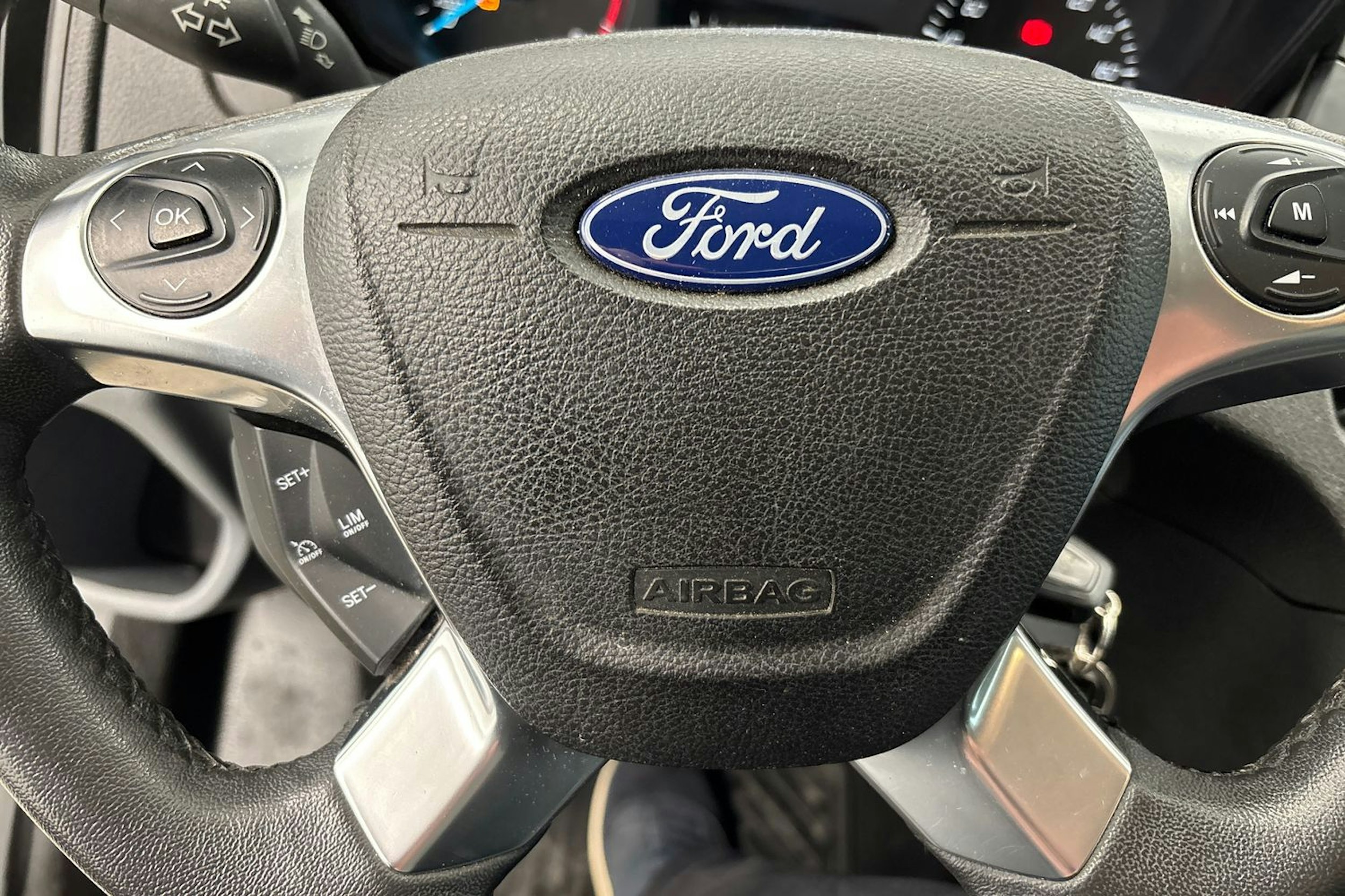 valkoinen Ford Transit 2015 kuva 22.