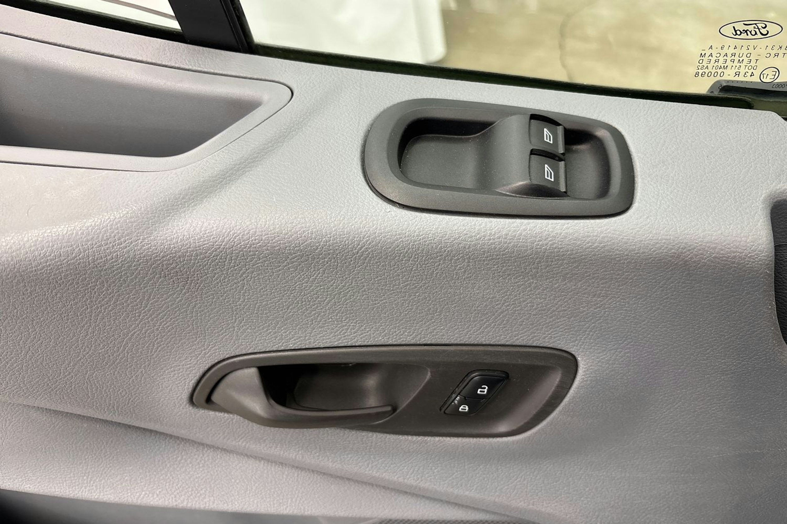 valkoinen Ford Transit 2015 kuva 23.