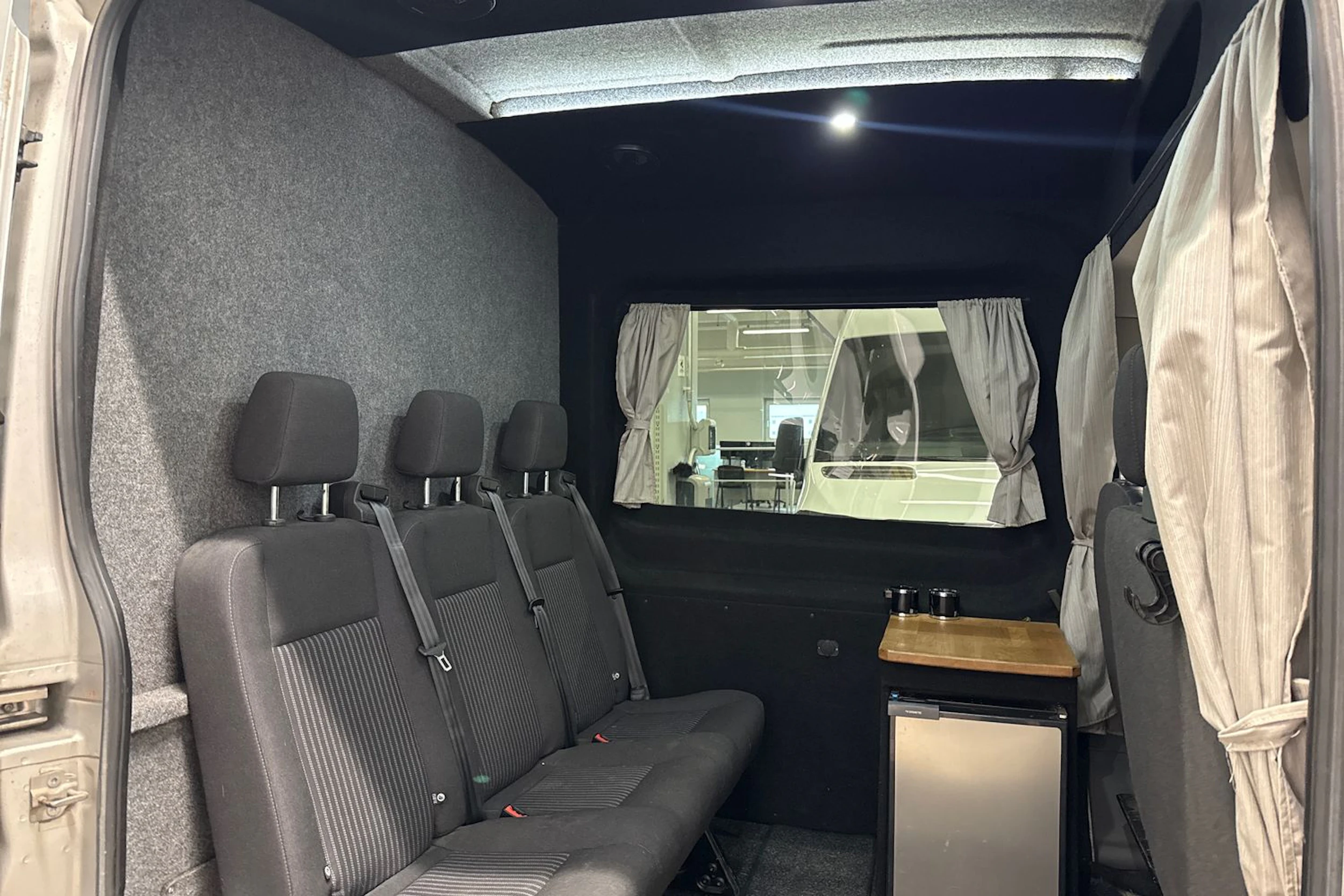 harmaa Ford Transit 2015 kuva 4.