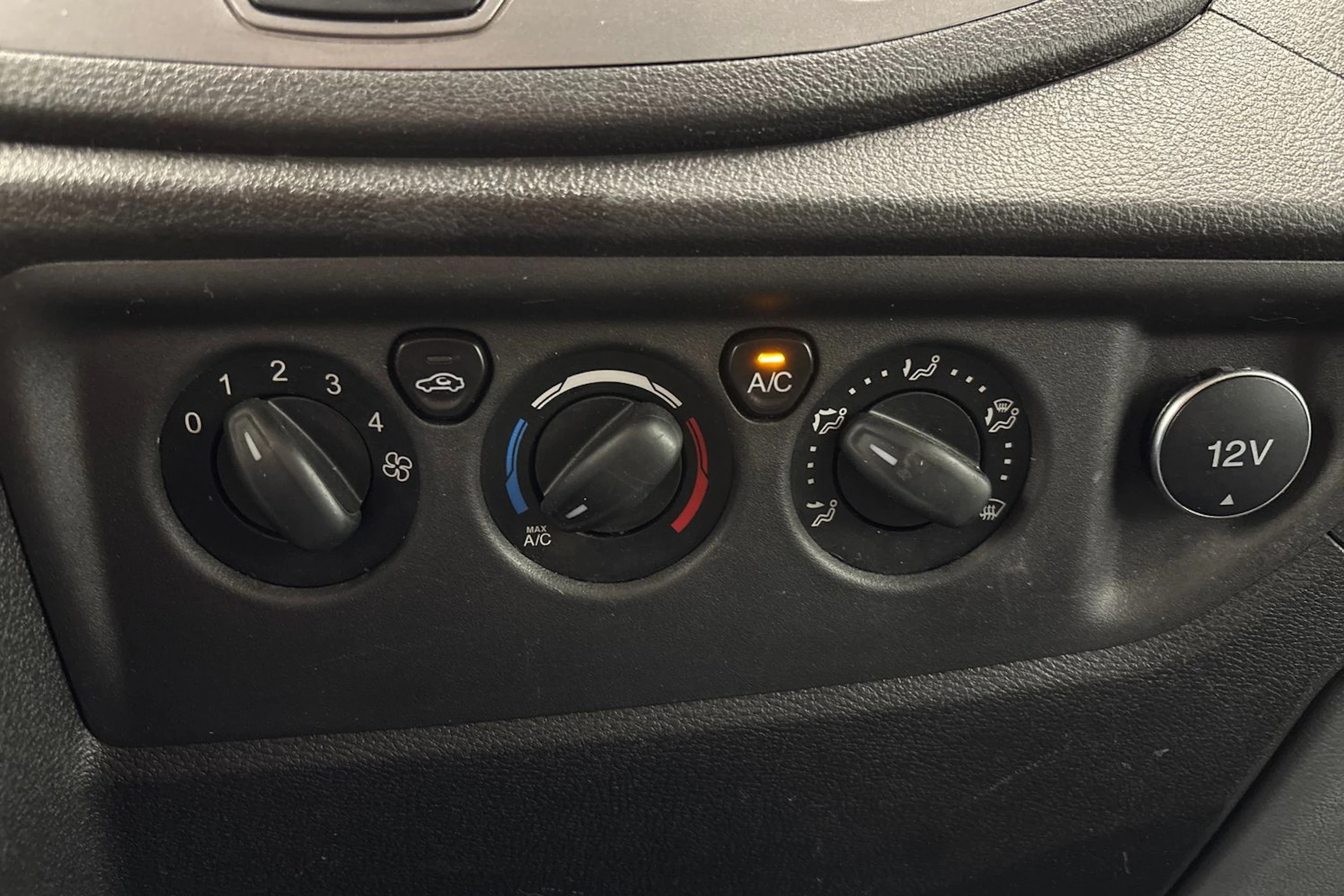 Valkoinen Ford TRANSIT 2015 kuva 16.