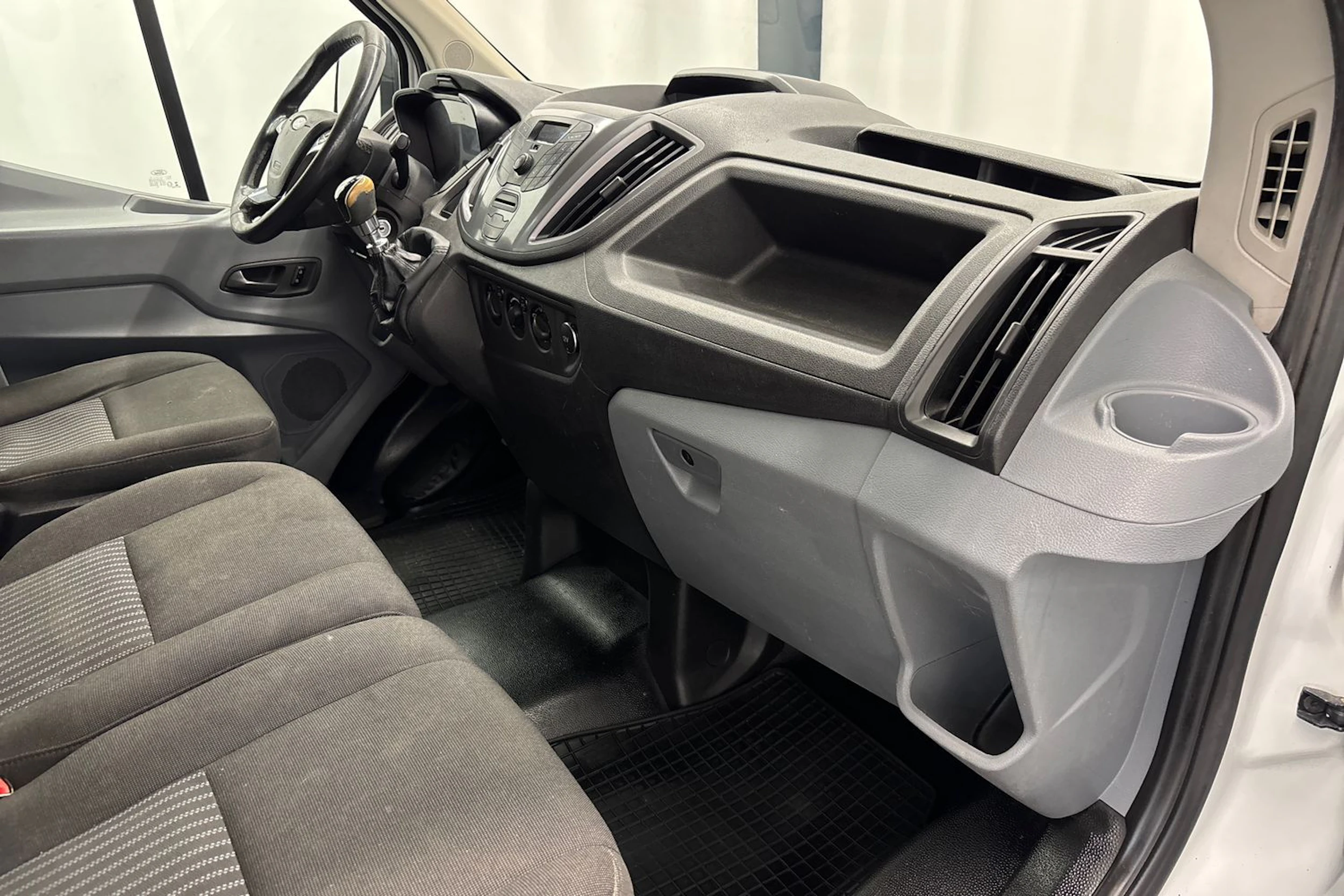 Valkoinen Ford TRANSIT 2015 kuva 18.