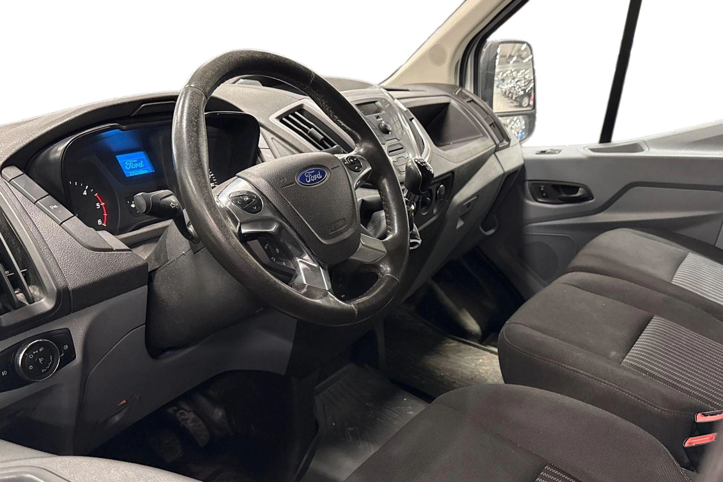 valkoinen Ford Transit 2016 kuva 3.