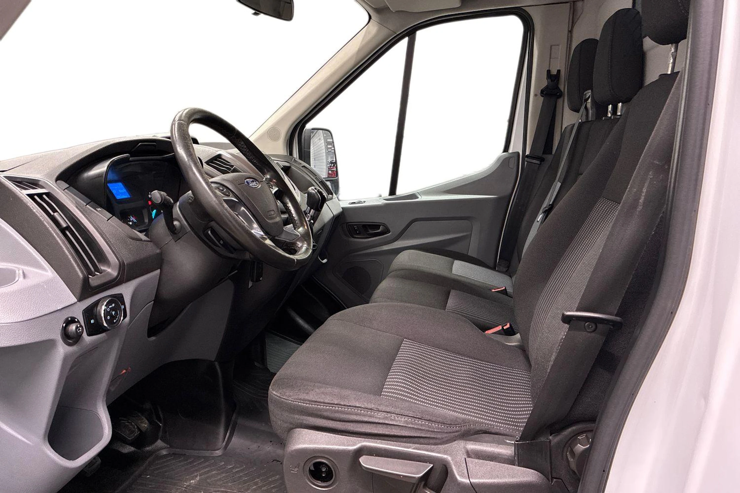 valkoinen Ford Transit 2016 kuva 8.