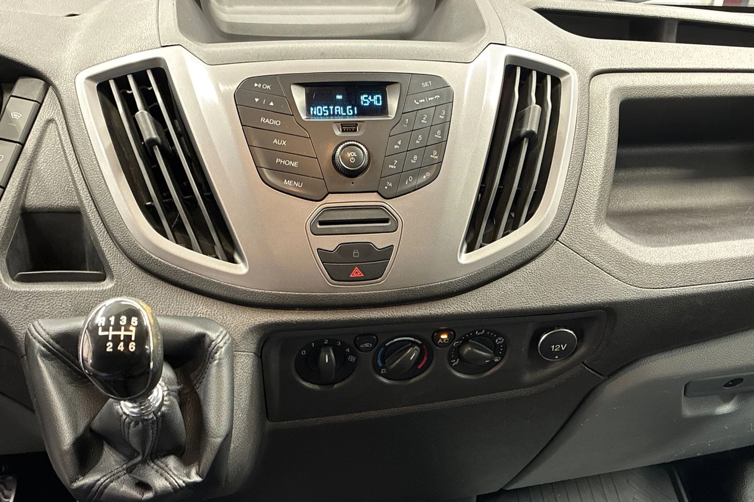 valkoinen Ford Transit 2016 kuva 15.