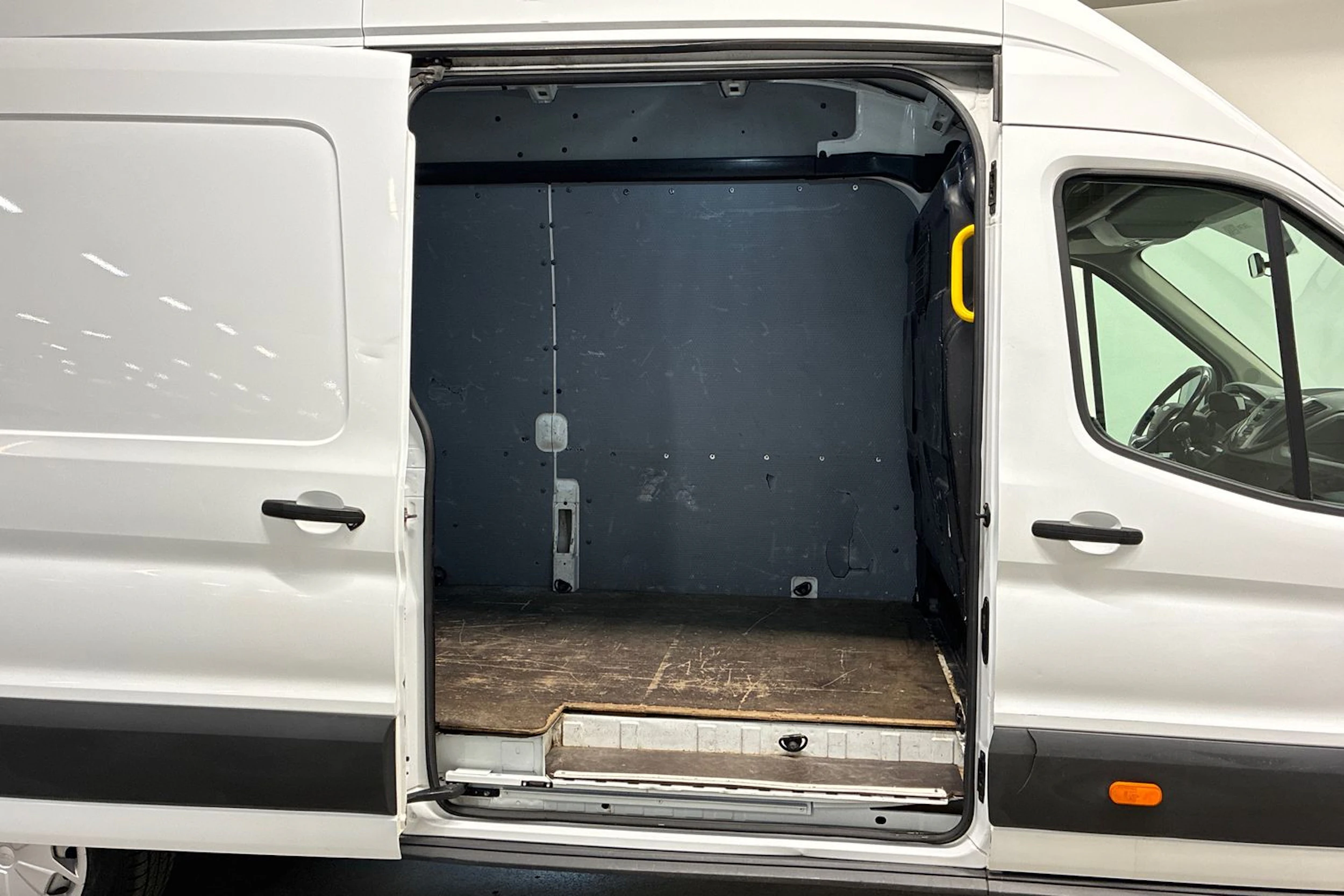 valkoinen Ford Transit 2016 kuva 20.