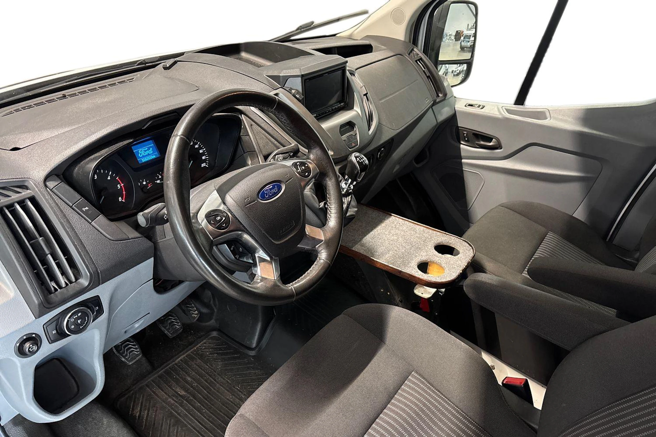 valkoinen Ford Transit 2016 kuva 3.