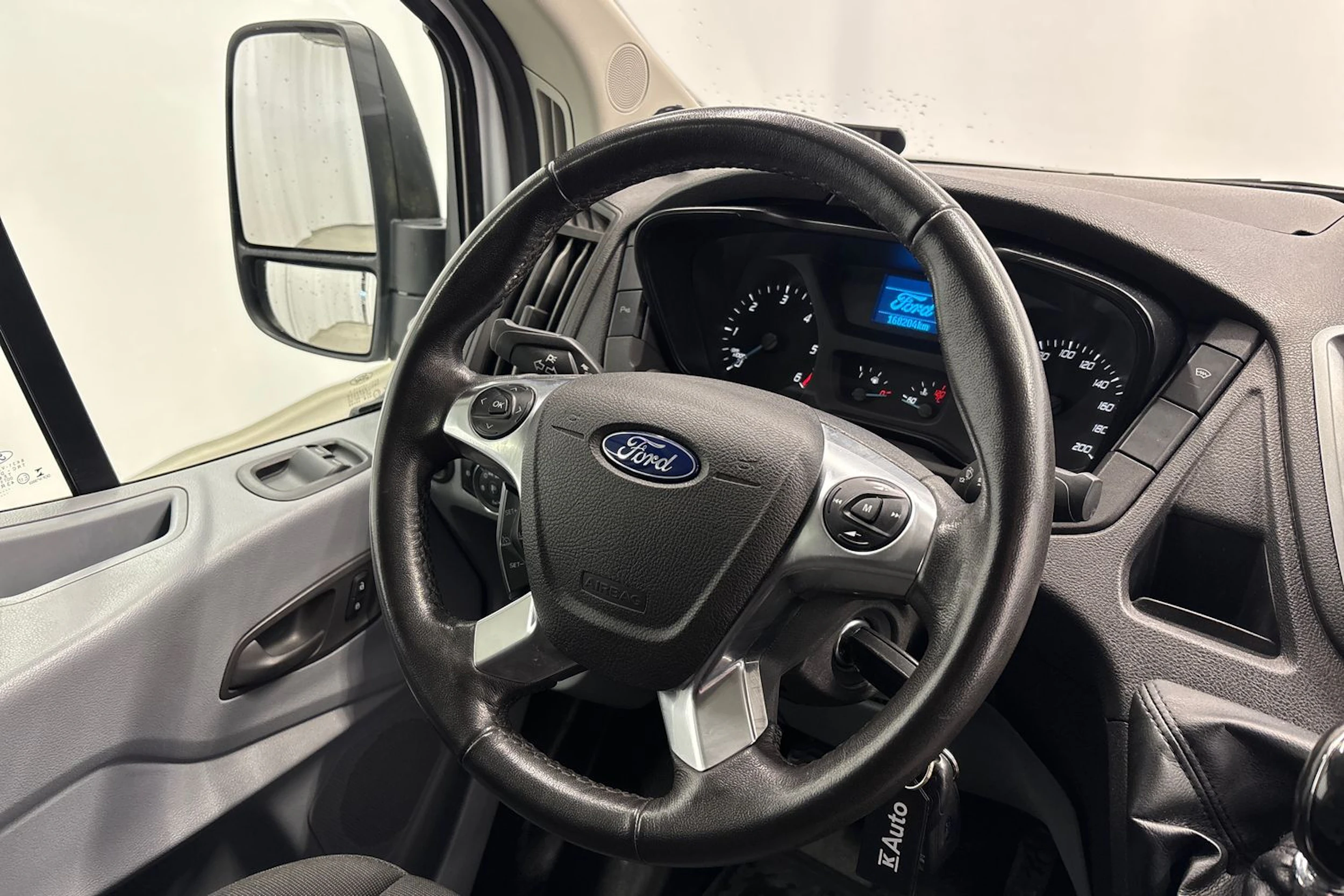 valkoinen Ford Transit 2016 kuva 10.