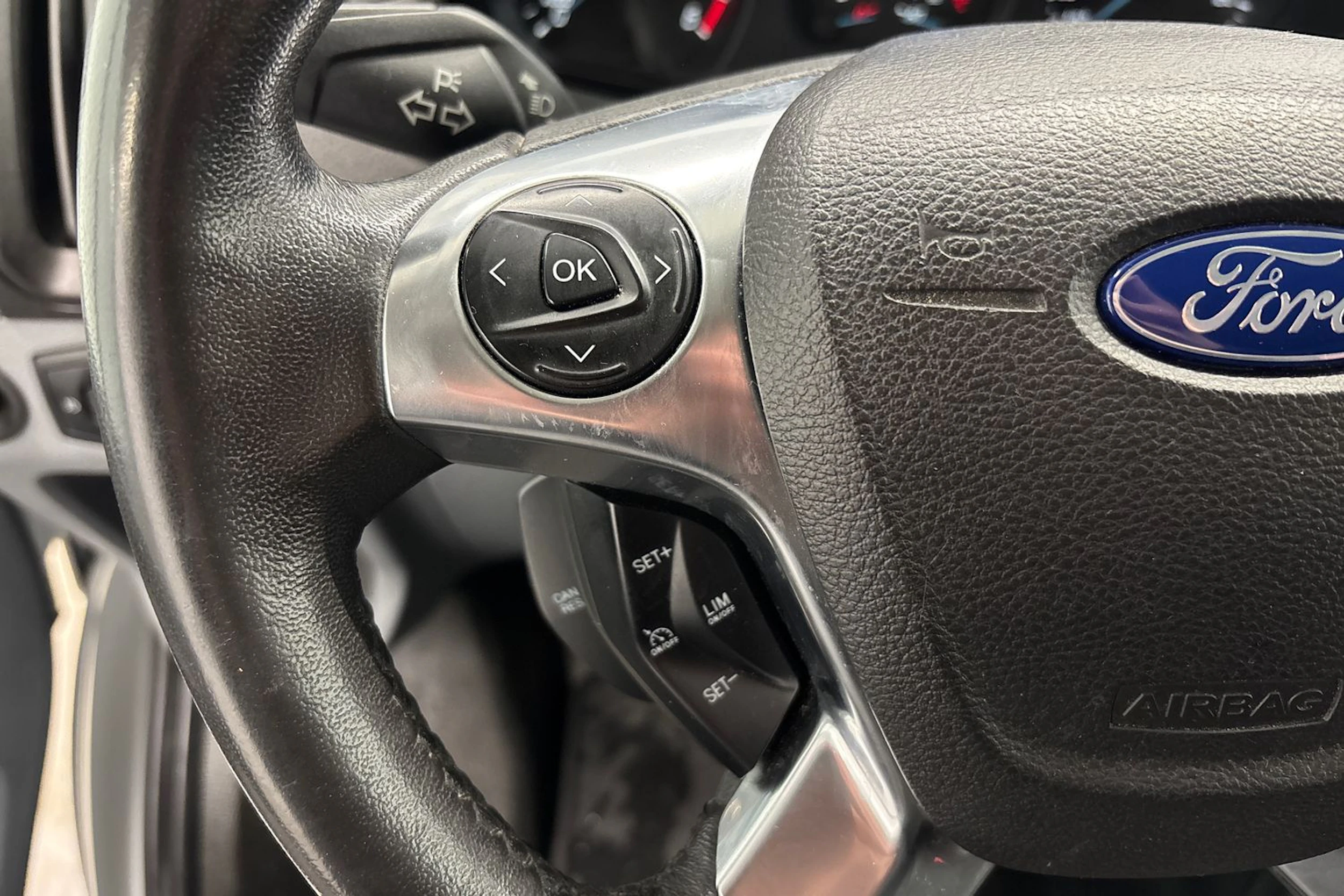 valkoinen Ford Transit 2016 kuva 11.