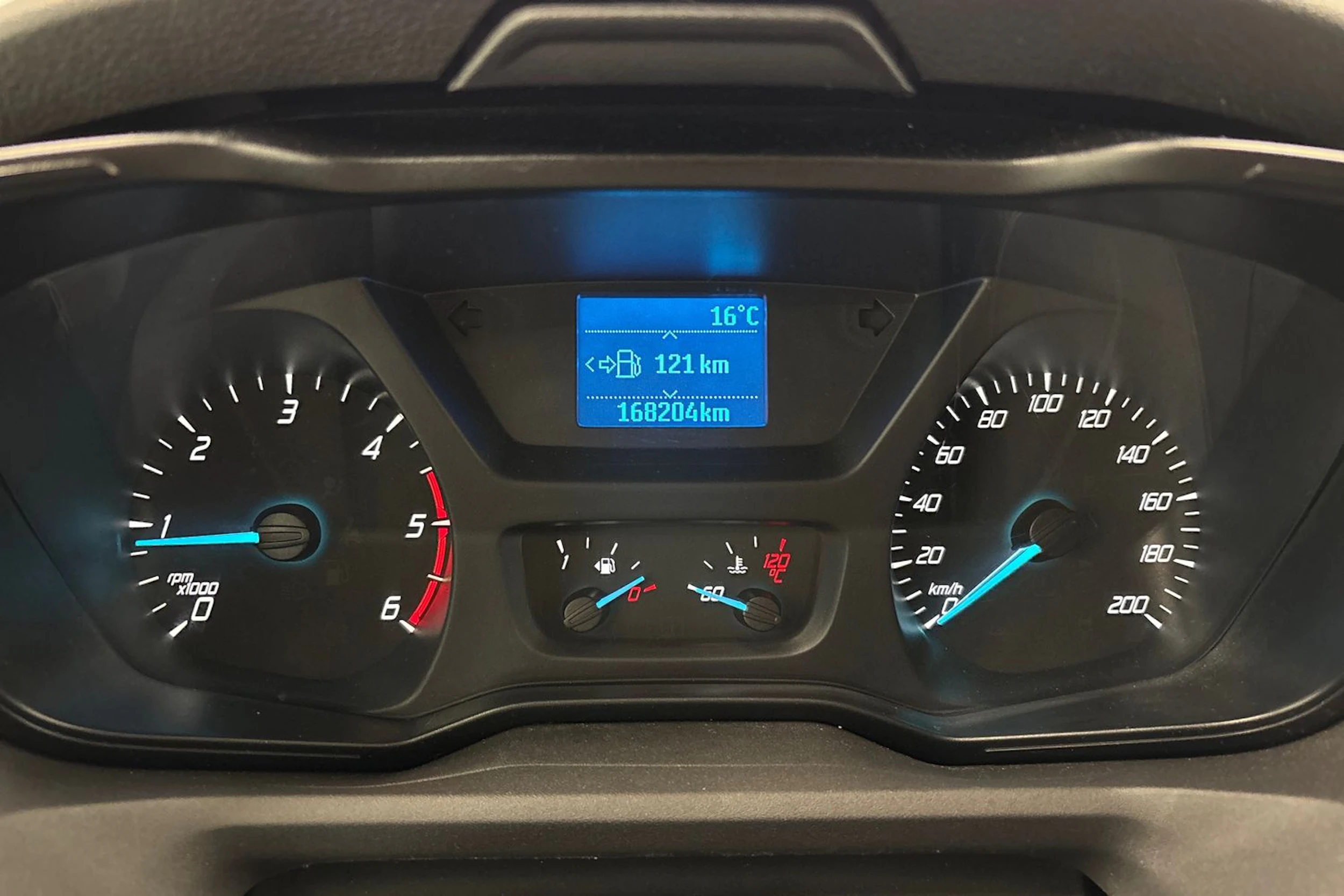 valkoinen Ford Transit 2016 kuva 13.