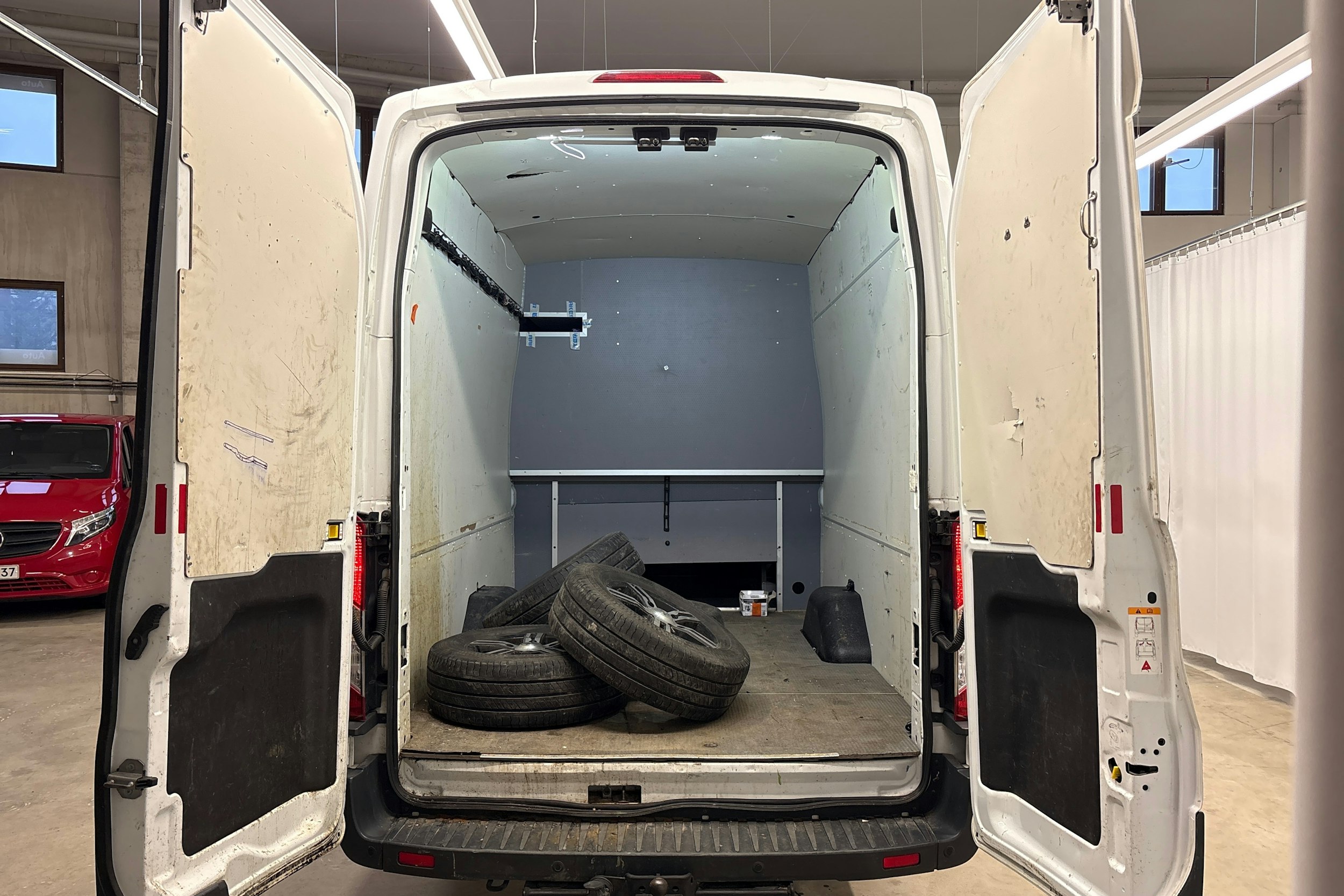 valkoinen Ford Transit 2016 kuva 12.