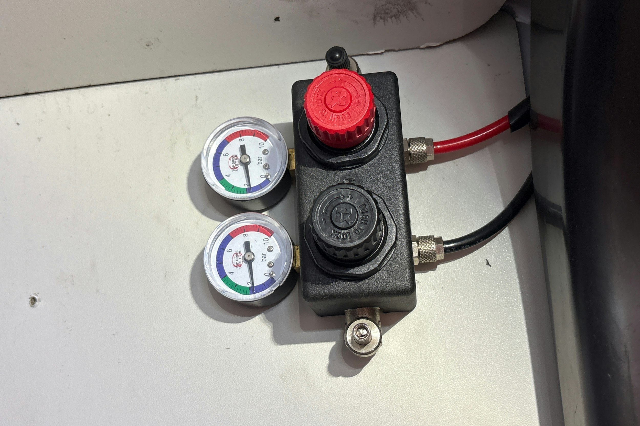 valkoinen Ford Transit 2016 kuva 13.