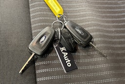 valkoinen Ford Transit 2016 kuva 27.