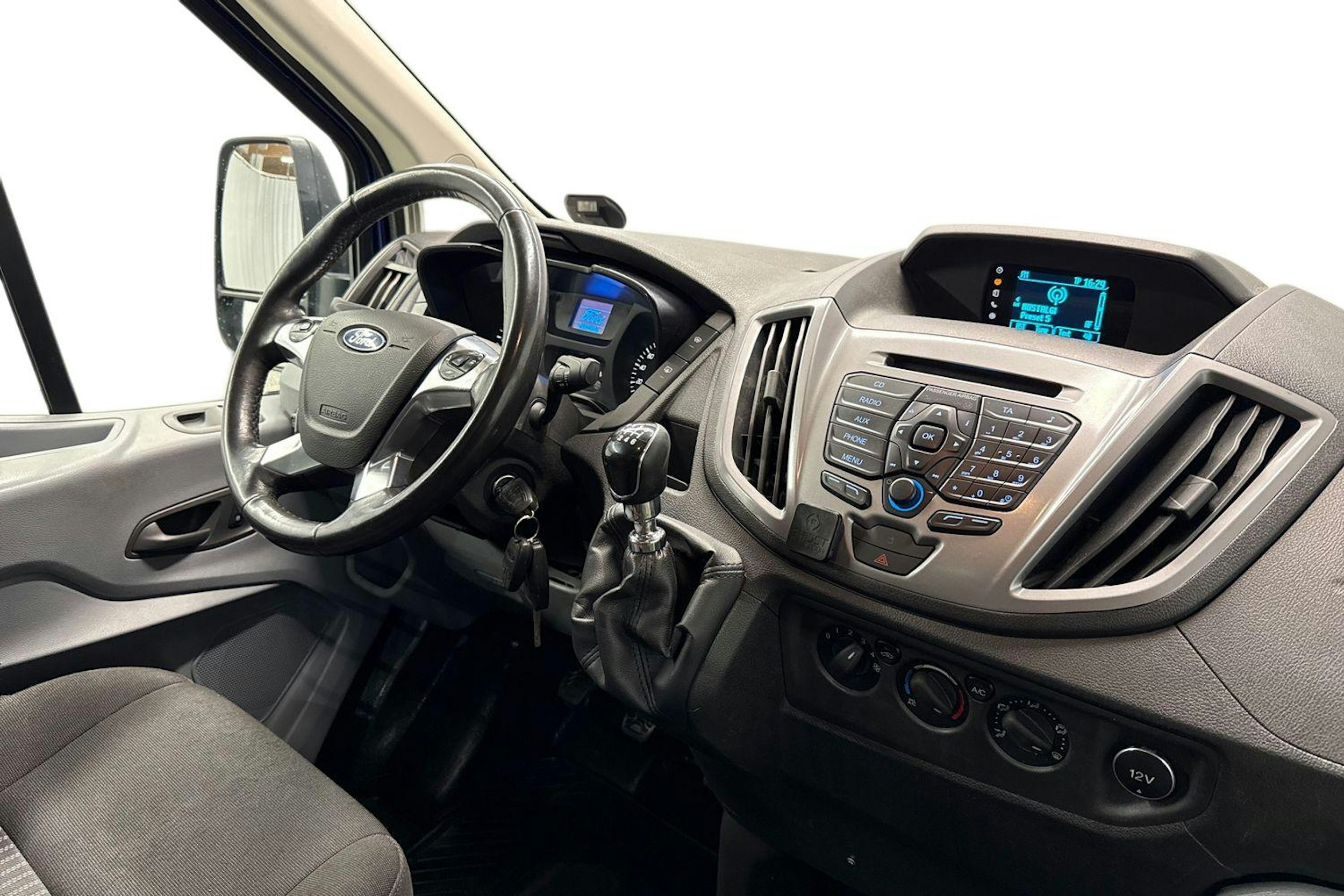 sininen Ford Transit 2016 kuva 11.