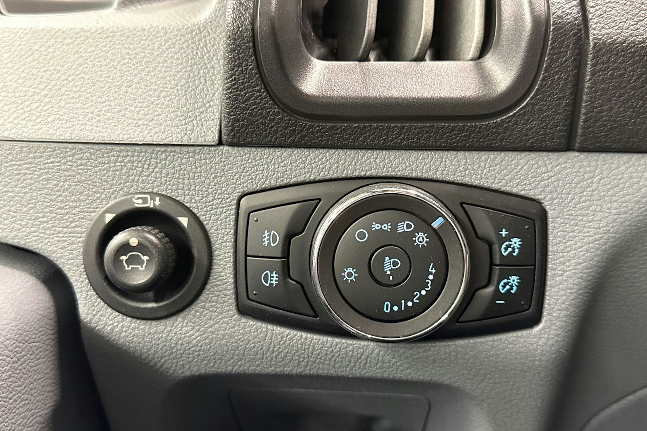 sininen Ford Transit 2016 kuva 18.