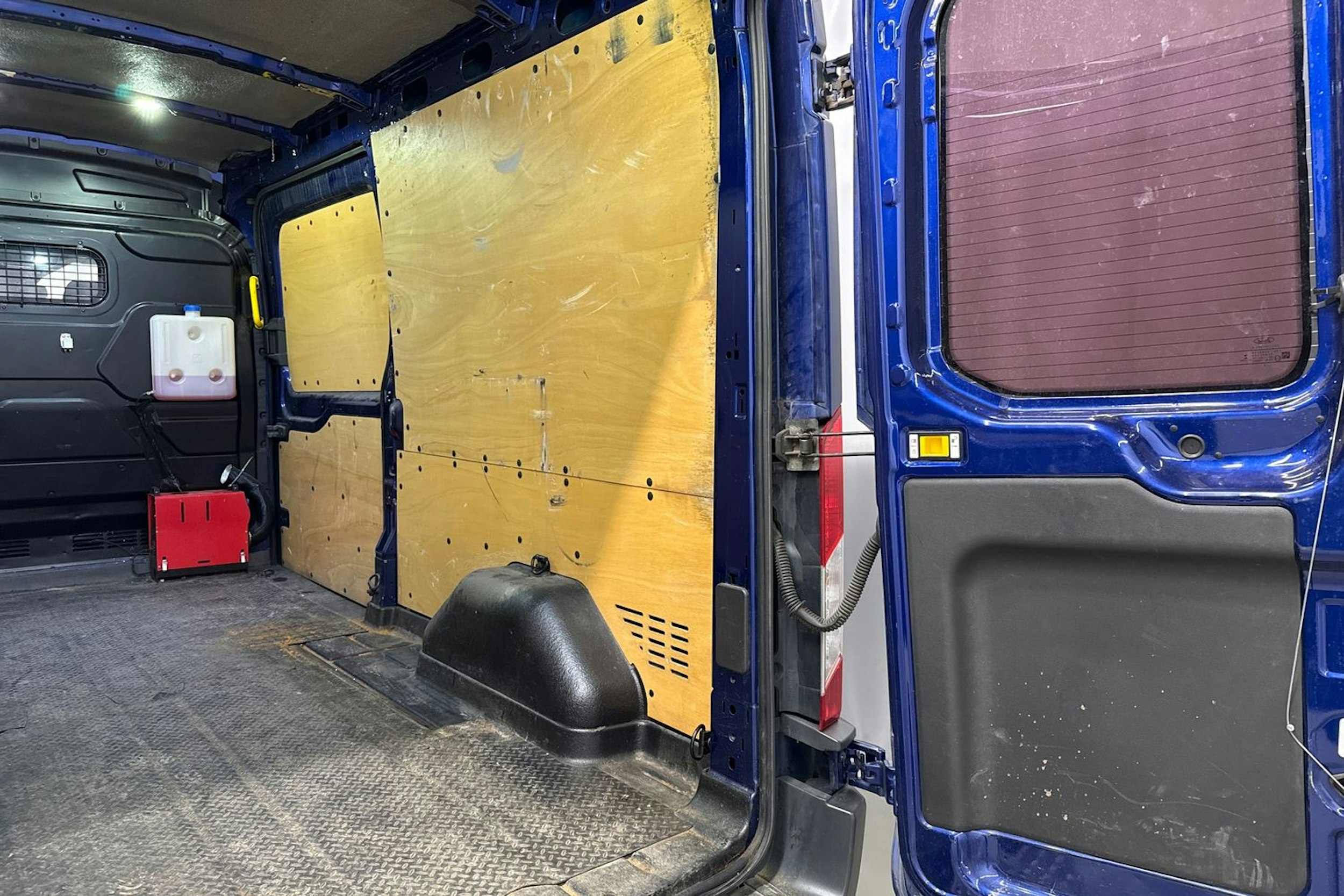 sininen Ford Transit 2016 kuva 27.