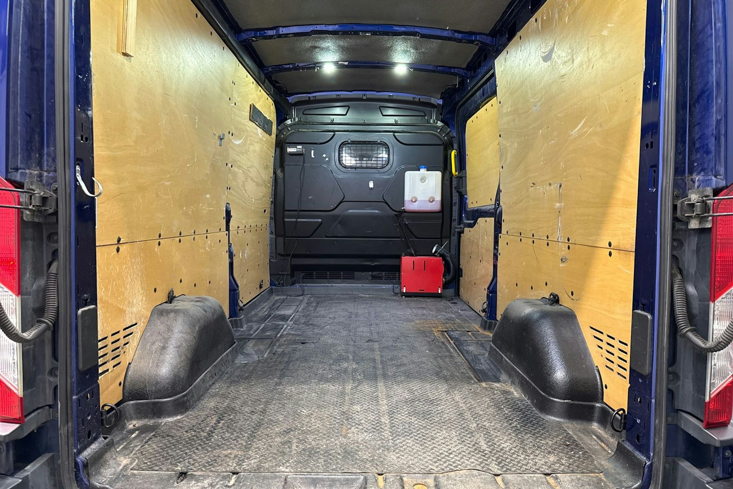 sininen Ford Transit 2016 kuva 28.