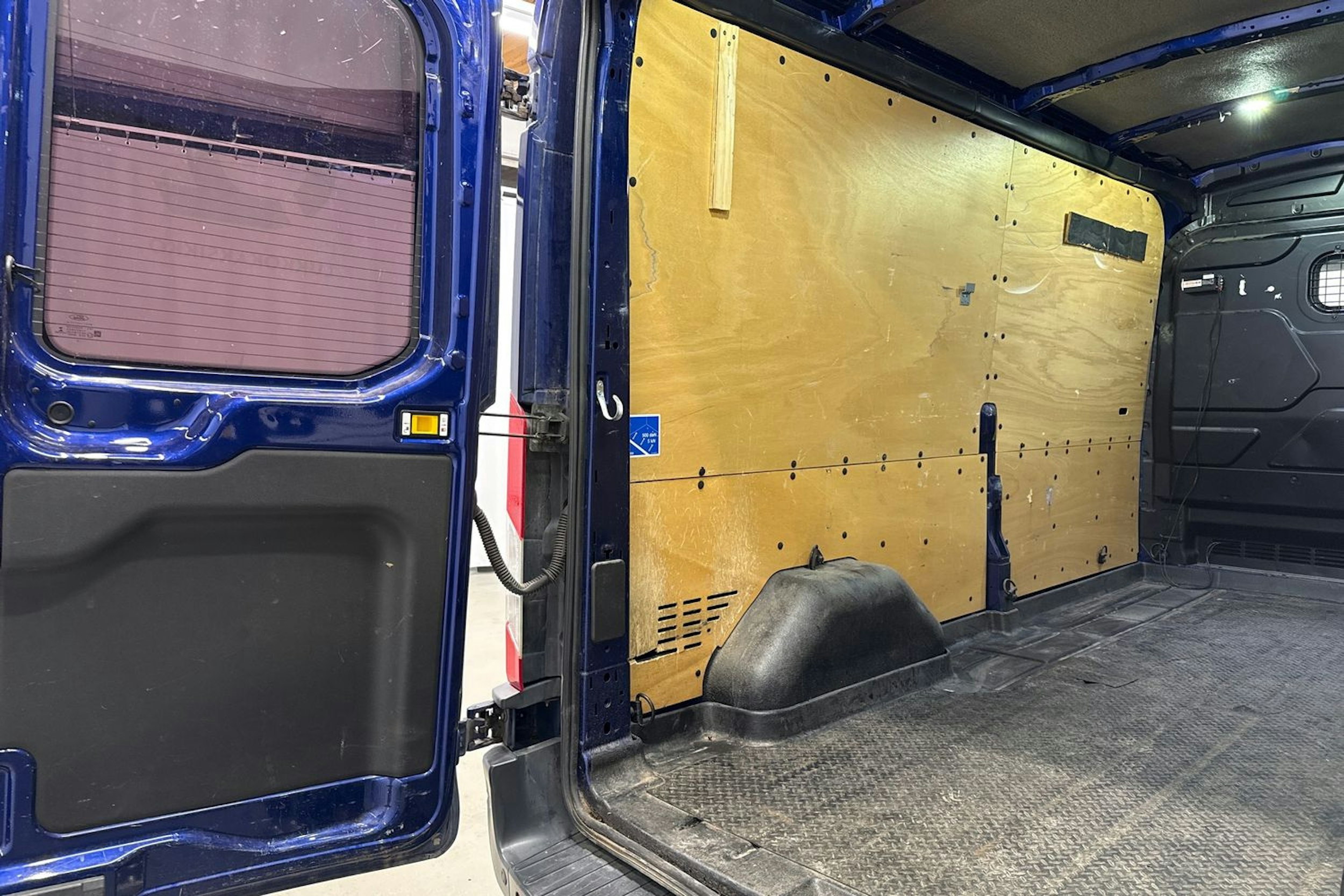 sininen Ford Transit 2016 kuva 29.