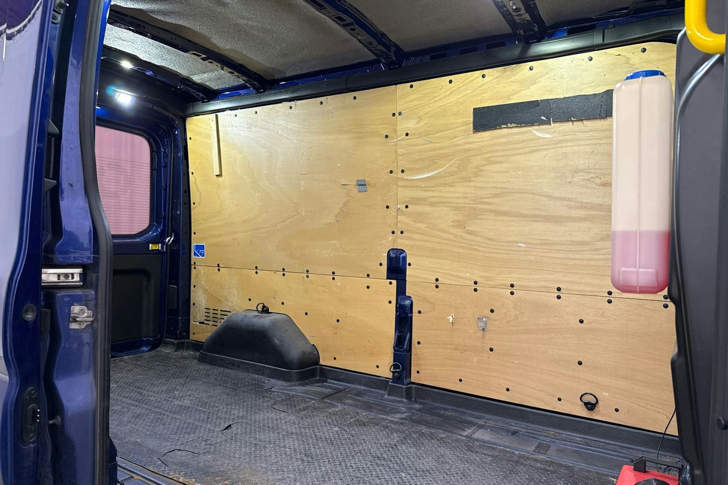 sininen Ford Transit 2016 kuva 30.